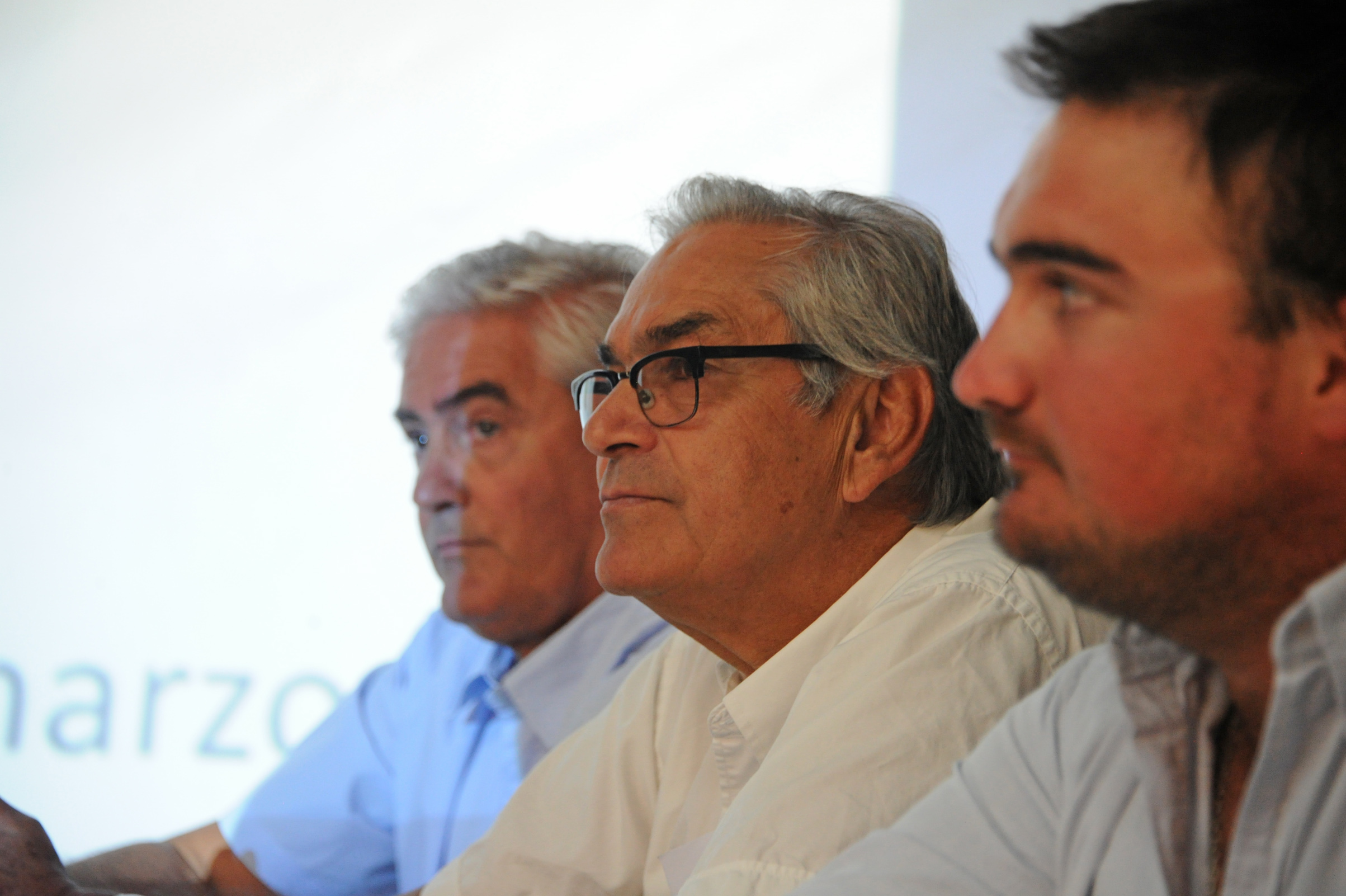 Ministro Enzo Benech junto a autoridades