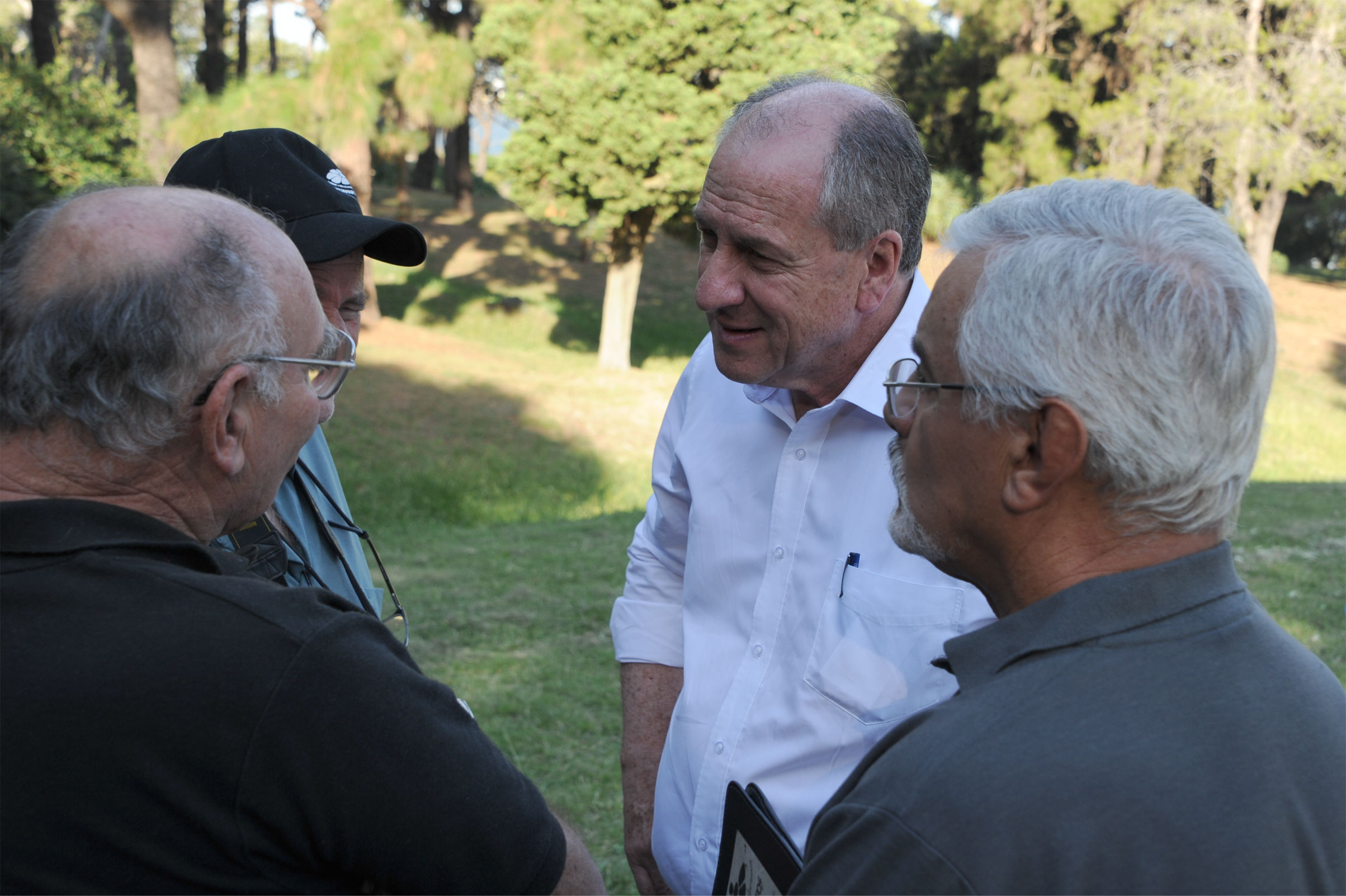 Ministro Ernesto Murro entre los asistentes a homenaje a los detenidos desaparecidos por la dictadura uruguaya