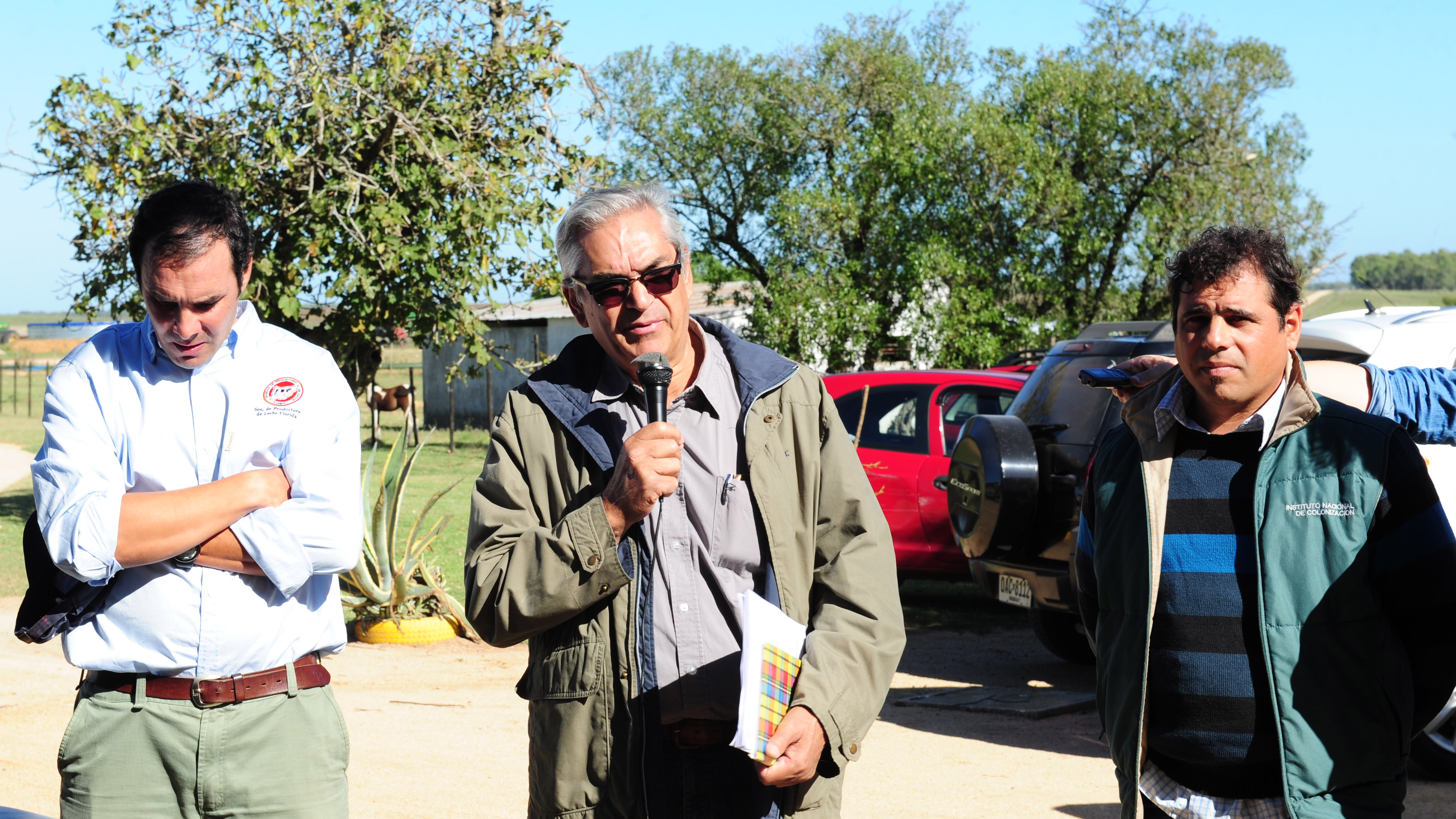 Ministro de Ganadería, Enzo Benech, realizó una recorrida por predios ganaderos y lecheros en Florida