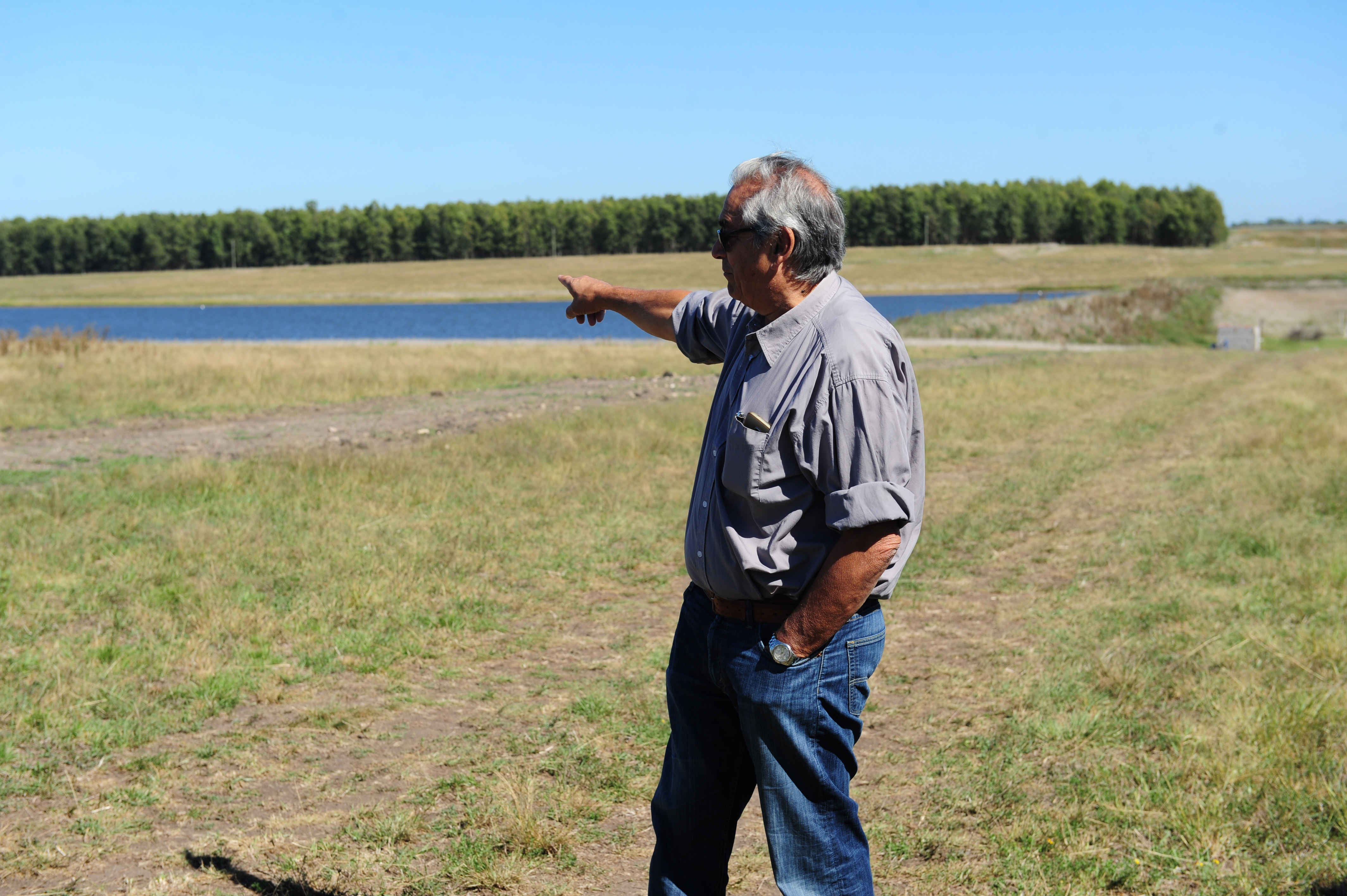 Ministro de Ganadería, Enzo Benech, realizó una recorrida por predios ganaderos y lecheros en Florida
