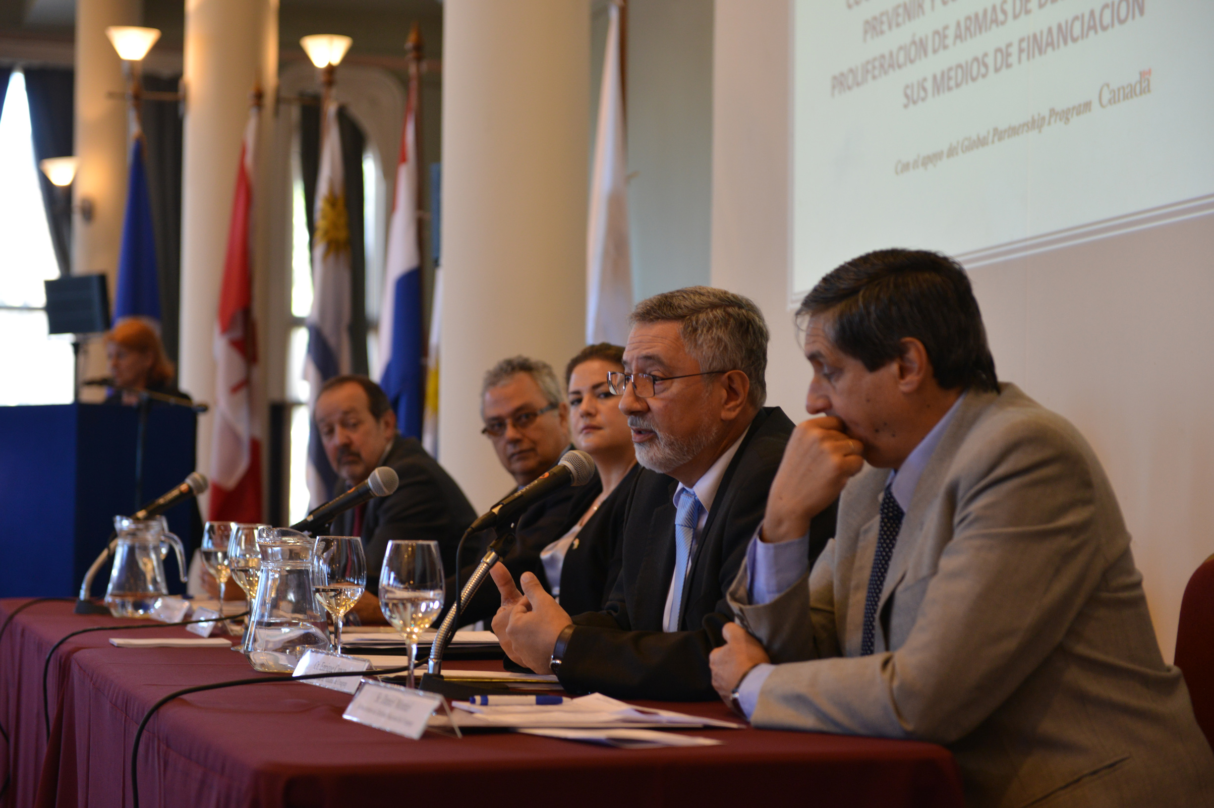 Director Nacional de Aduanas, Enrique Canon, haciendo uso de la palabra