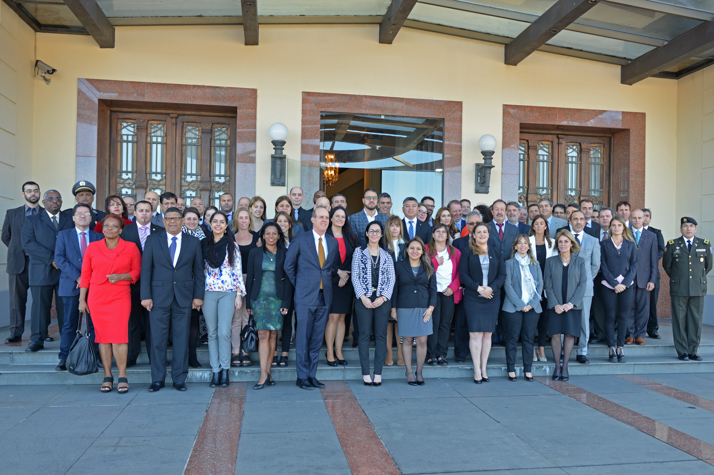 Autoridades asistentes a la Conferencia Subregional