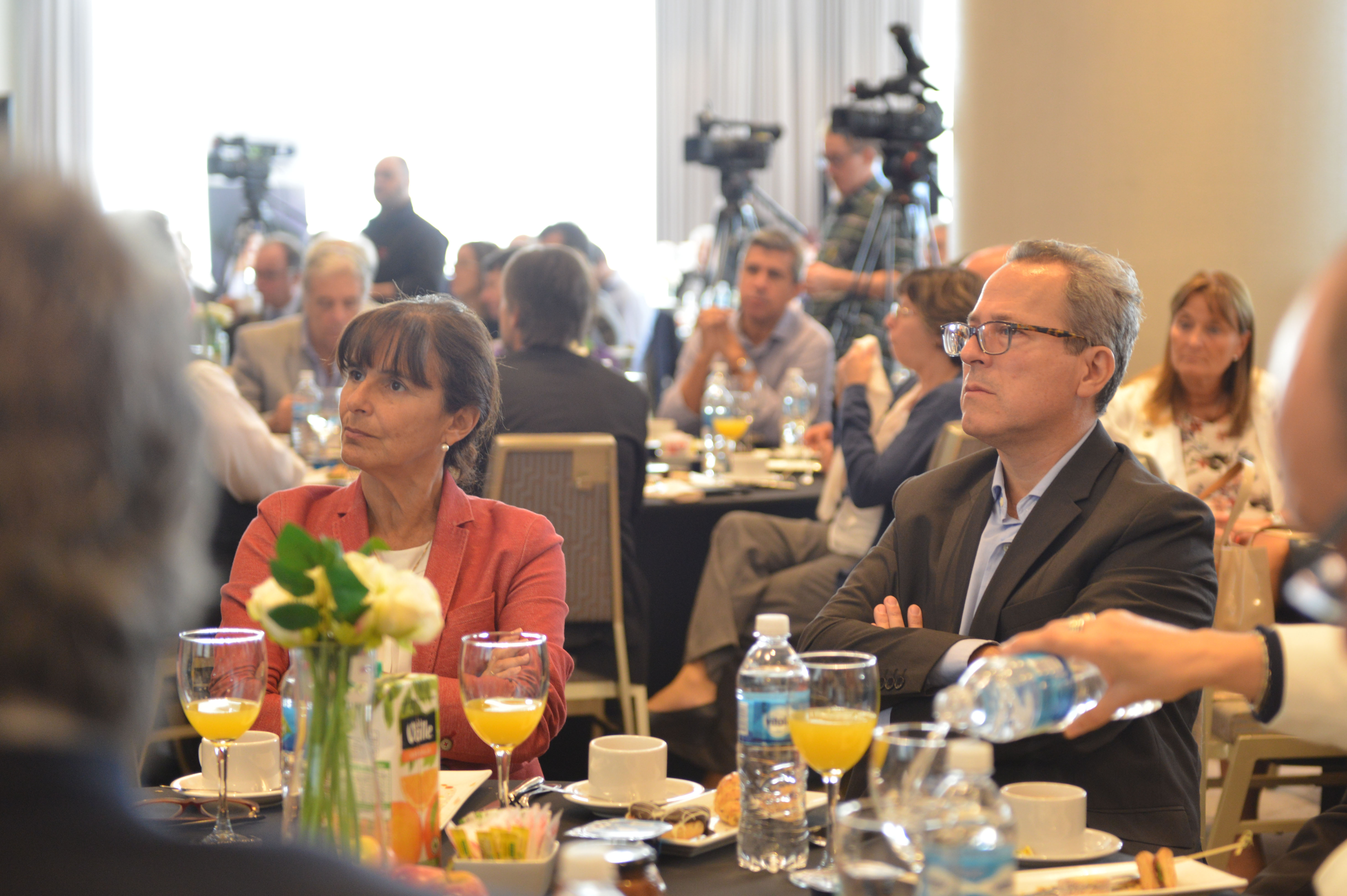 Ministro Ernesto Murro en desayuno de trabajo de Somos Uruguay