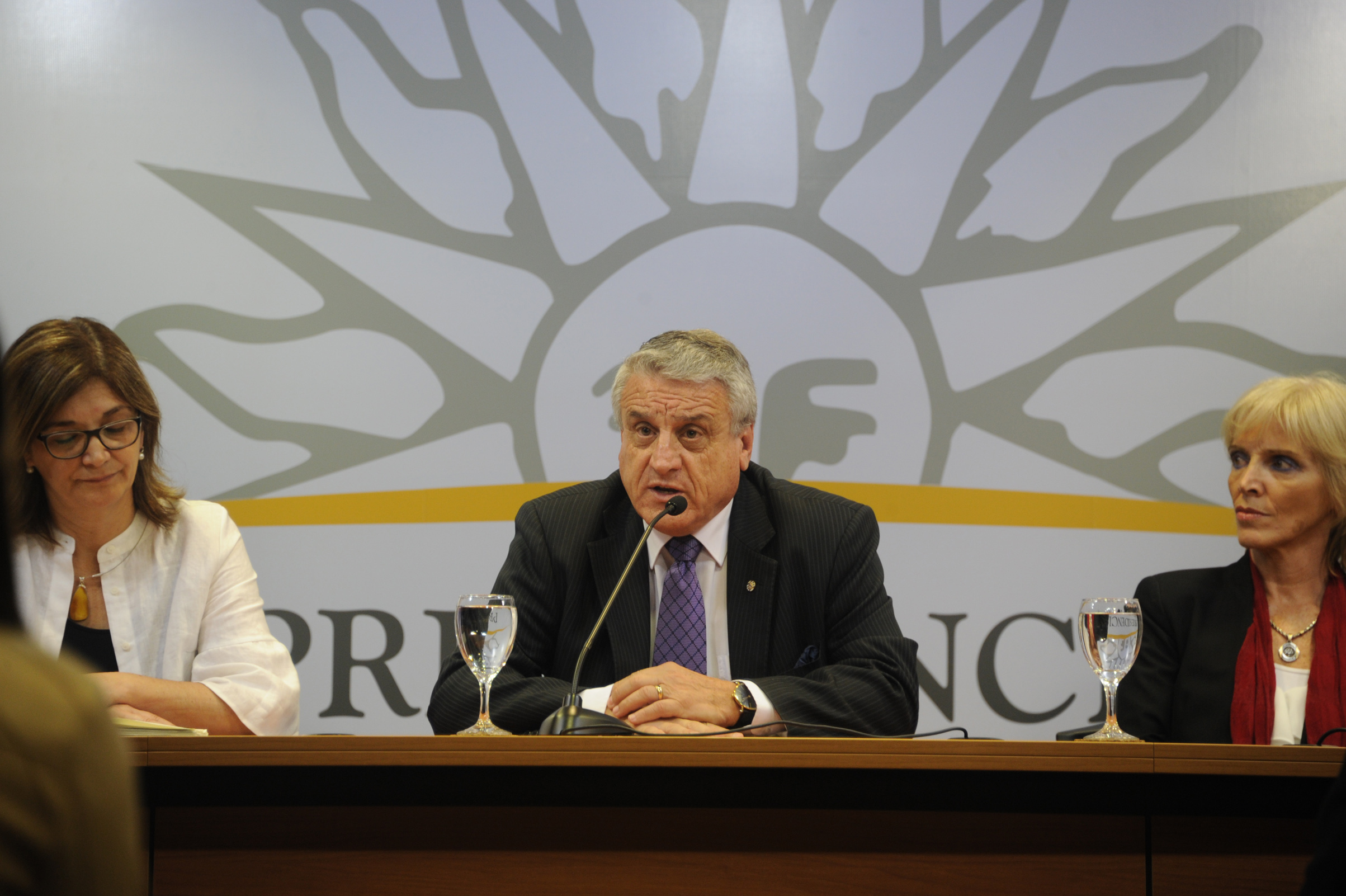 Director de Oficina Nacional de Servicio Civil, Alberto Scavarelli, haciendo uso de la palabra