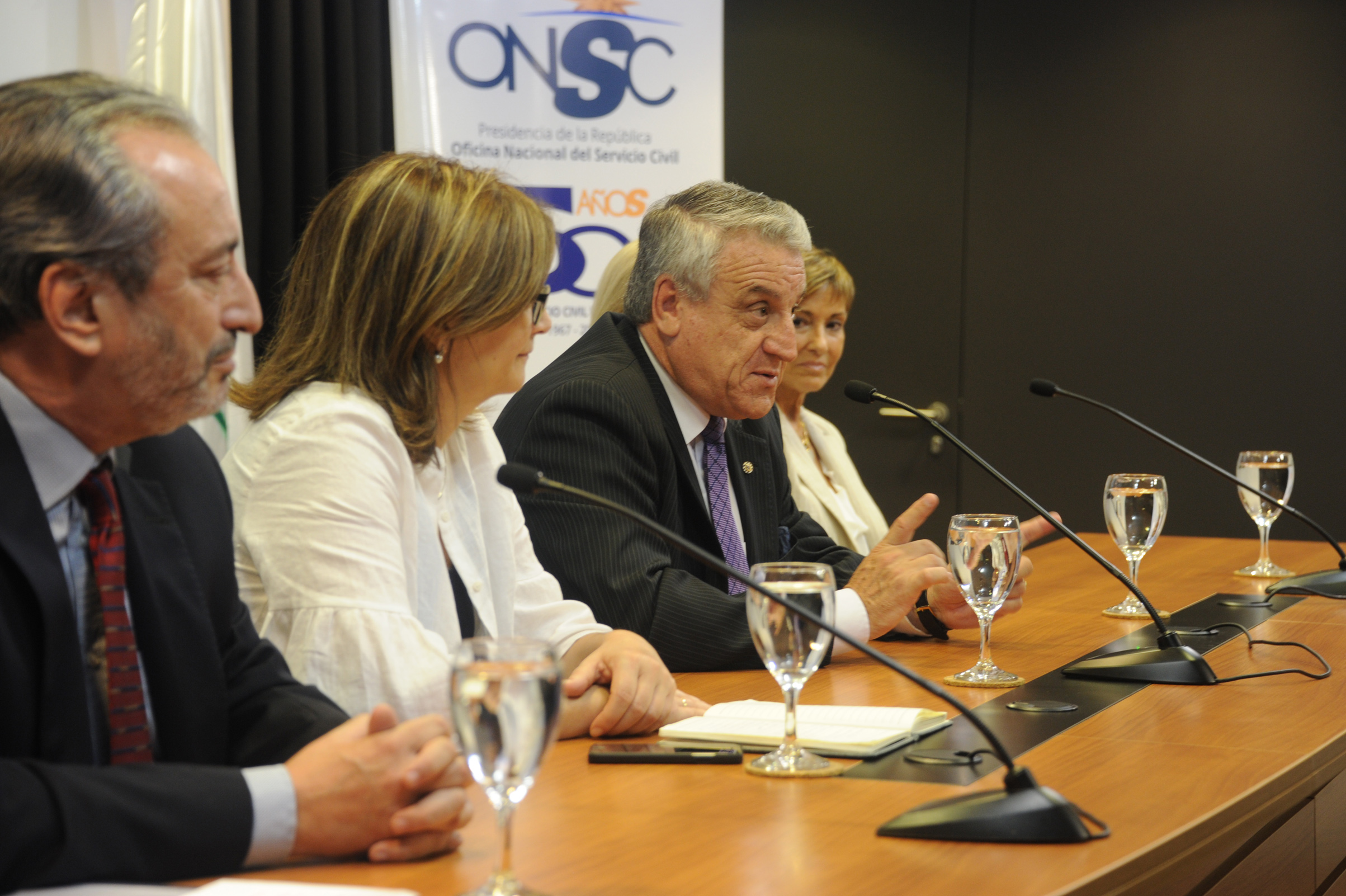 Director de Oficina Nacional de Servicio Civil, Alberto Scavarelli, haciendo uso de la palabra