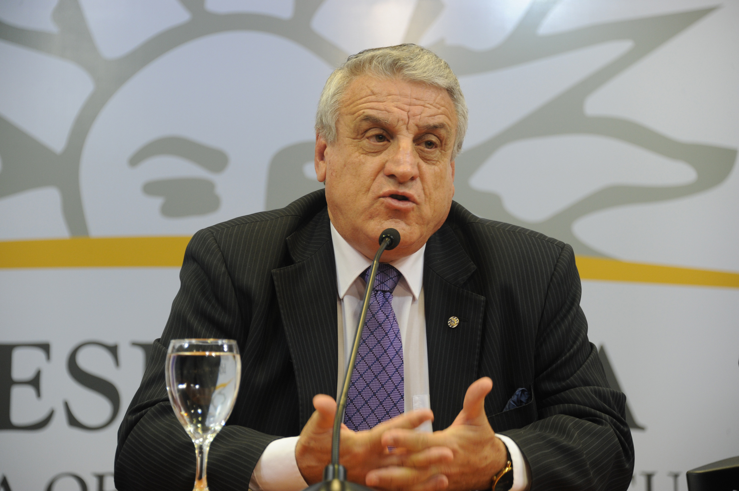 Director de Oficina Nacional de Servicio Civil, Alberto Scavarelli, haciendo uso de la palabra