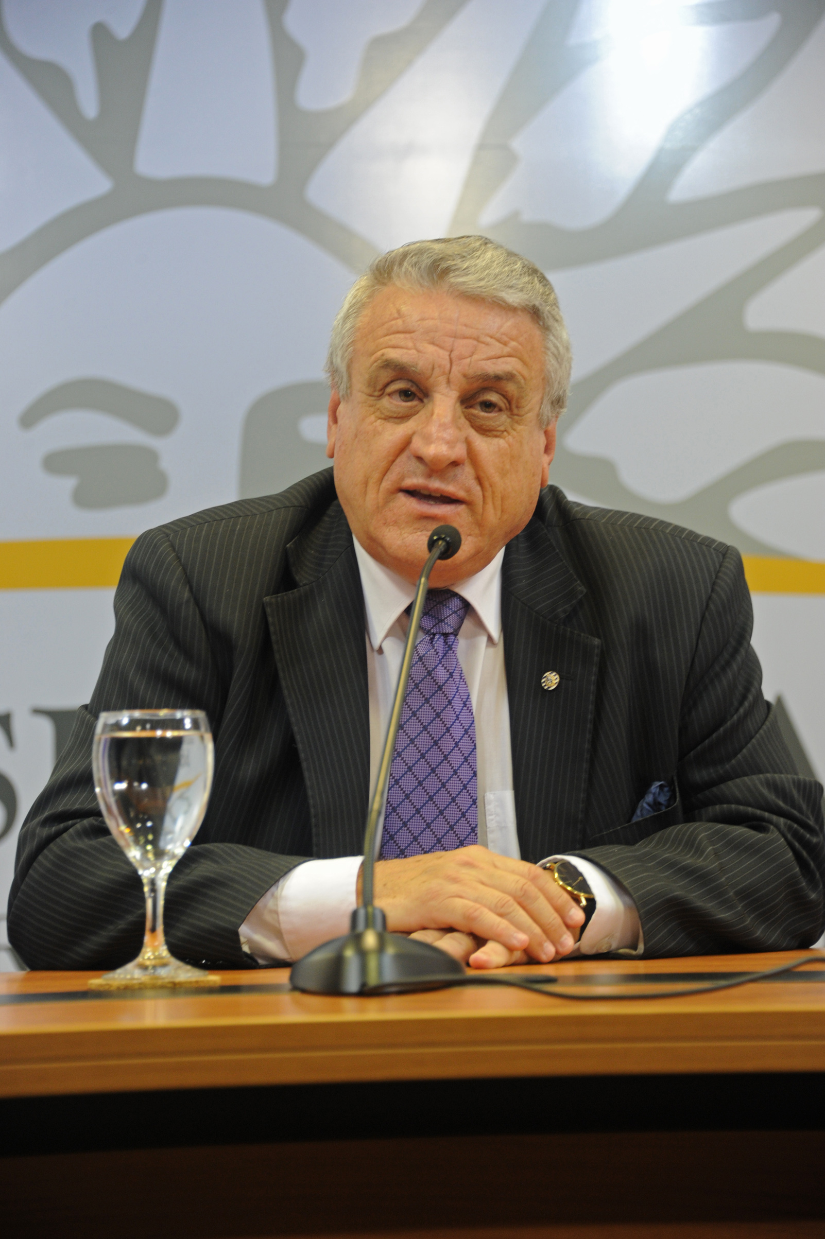 Director de Oficina Nacional de Servicio Civil, Alberto Scavarelli, haciendo uso de la palabra