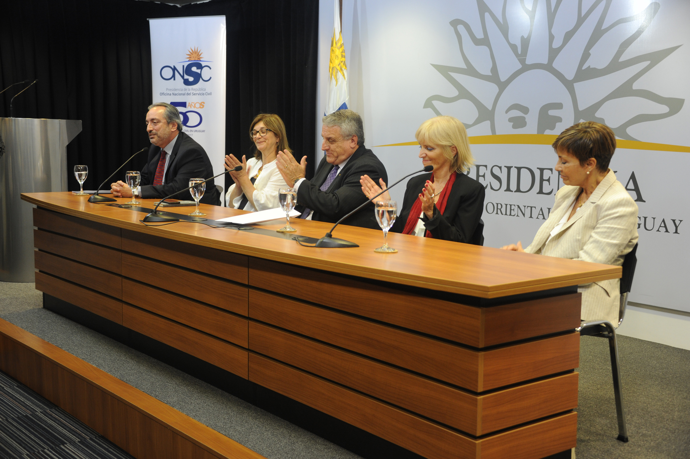 Autoridades al finalizar la actividad