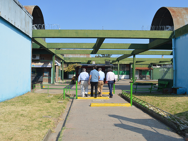 Autoridades visitando las obras culminadas en el Complejo América