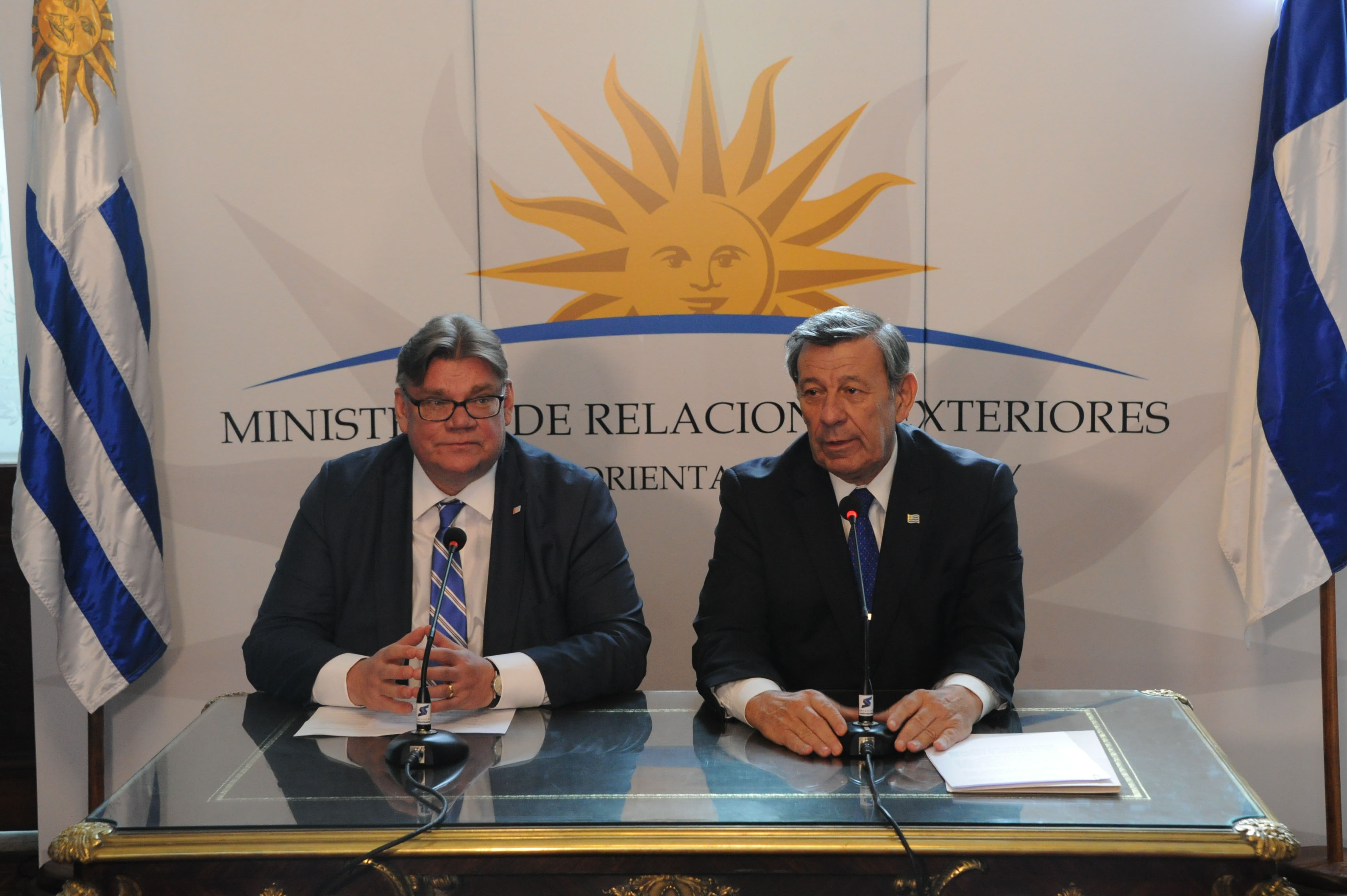 Cancilleres Rodolfo Nin Novoa y Timo Soini
