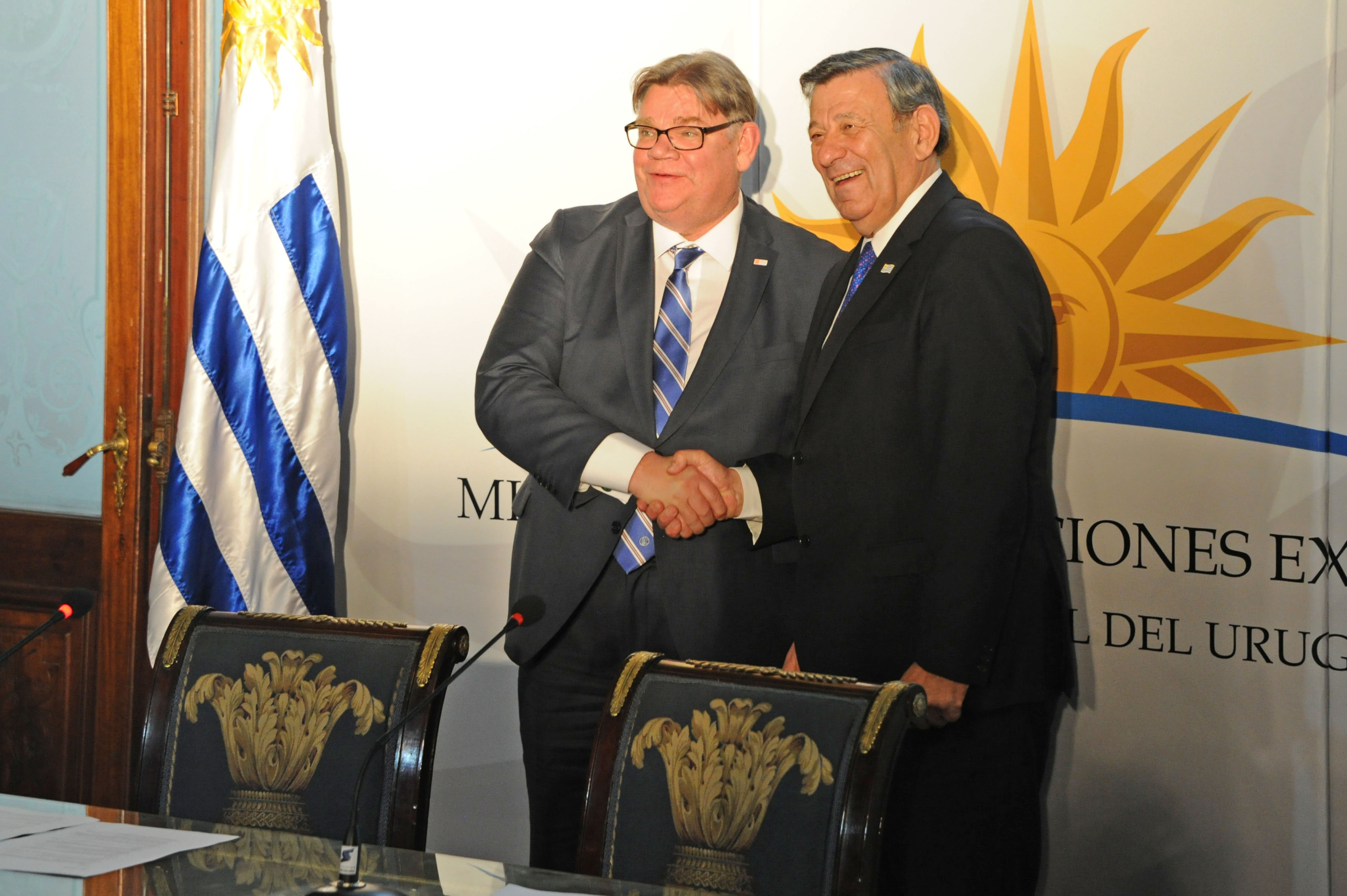 Cancilleres Rodolfo Nin Novoa y Timo Soini
