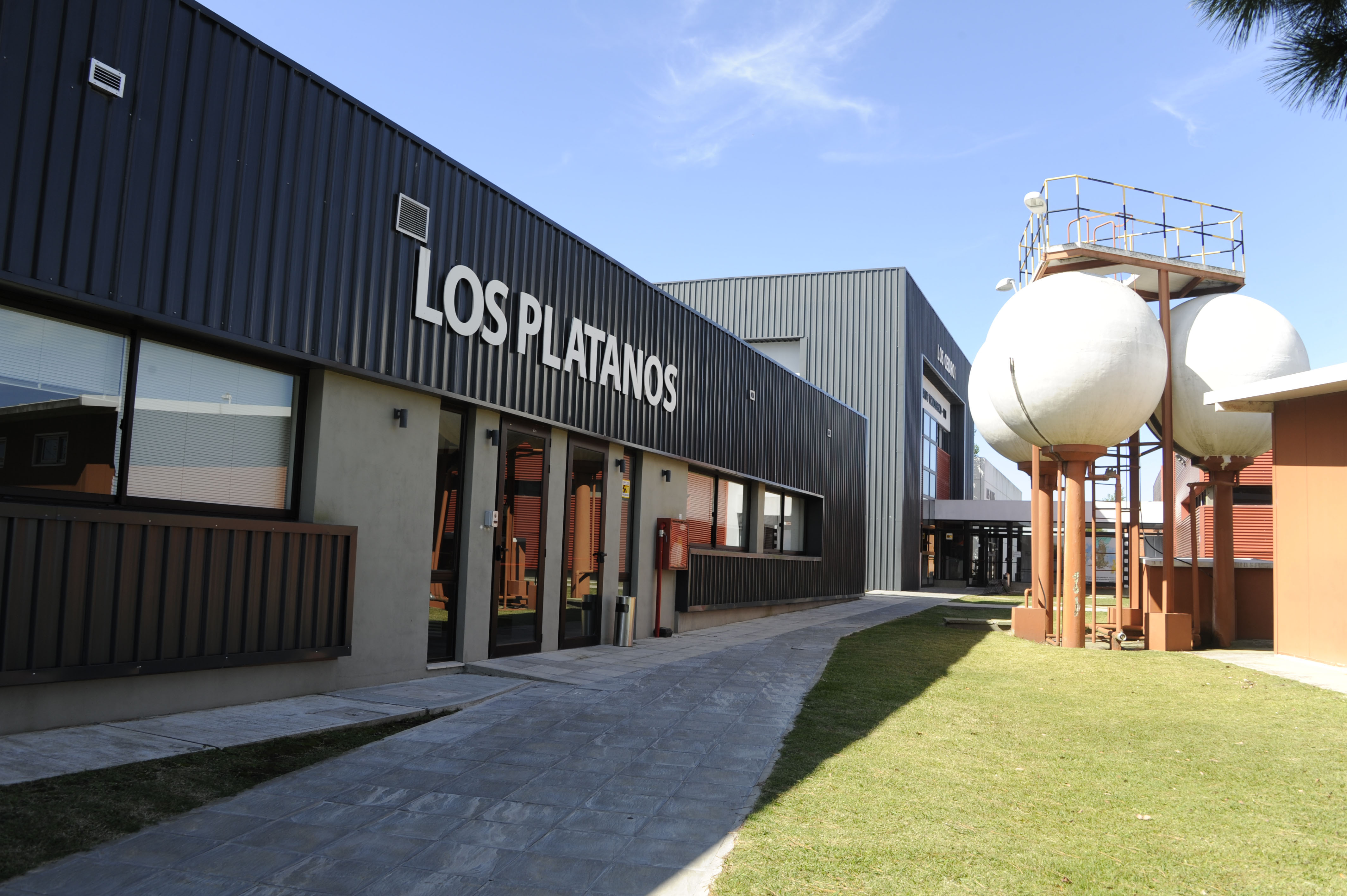 Wilson Netto, Eduardo Pereyra y representantes de universidades finlandesas visitaron las instalaciones del Parque Tecnológico del LATU