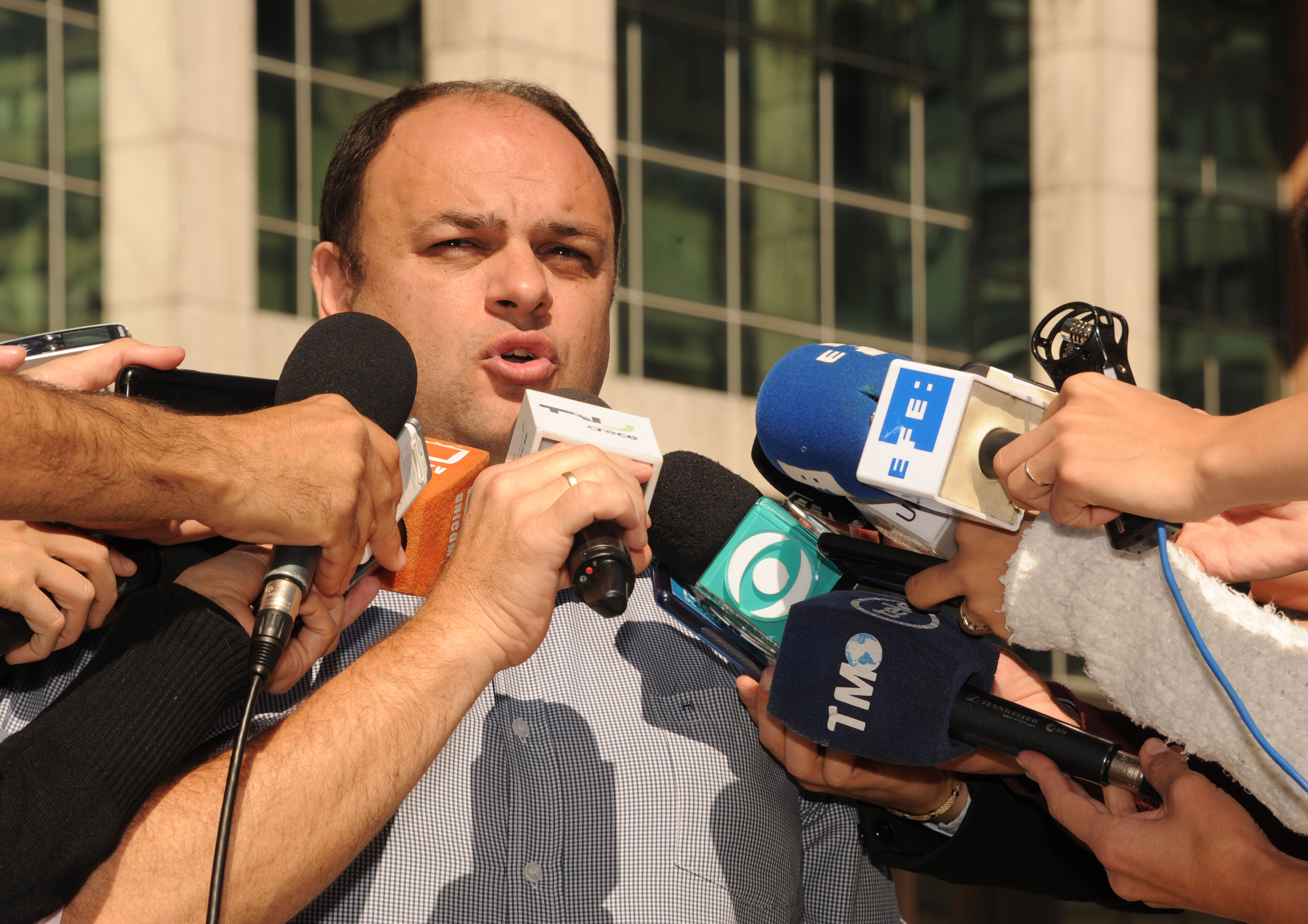 El encargado de Transporte de esa secretaría de Estado, Gonzalo Sanguinete, informó que en total hay 5.200 vehículos dedicados a la seguridad