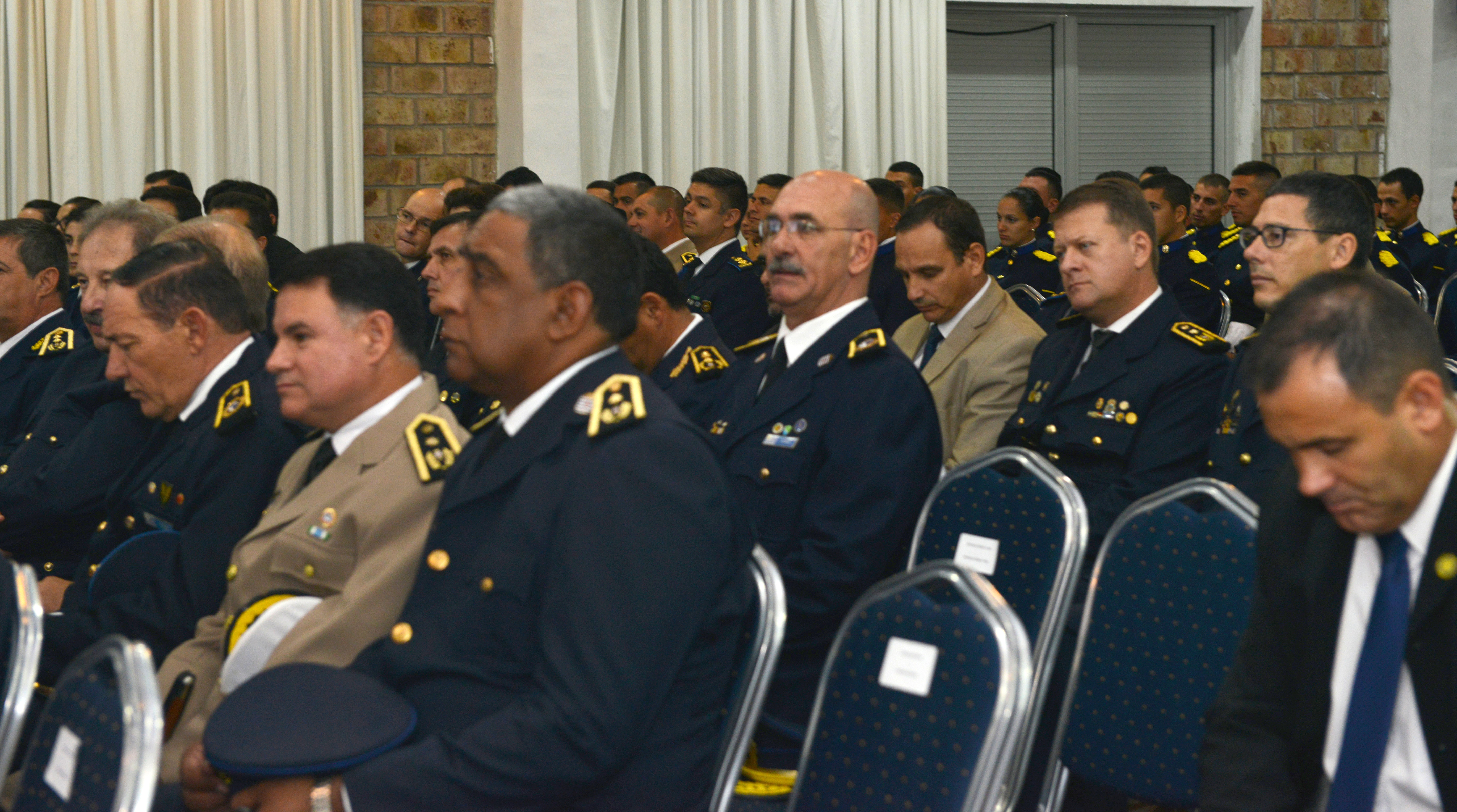 Efectivos policiales presentes en la actividad