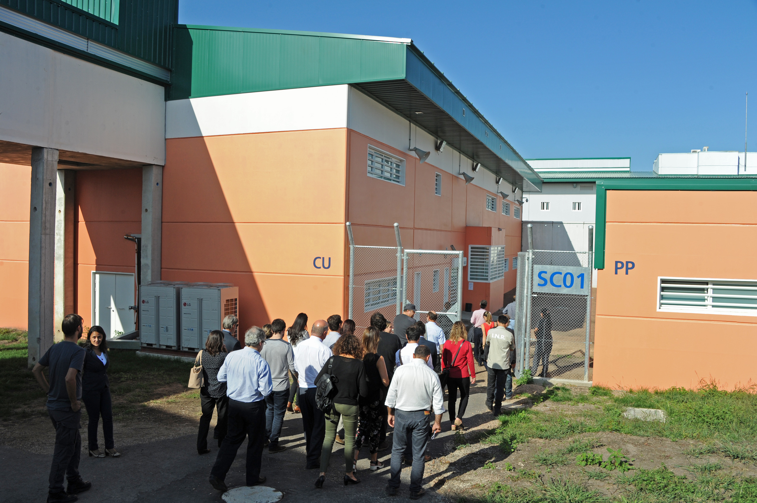 Álvaro García, junto a otras autoridades visitaron la Unidad Penitenciaria de Punta de Rieles