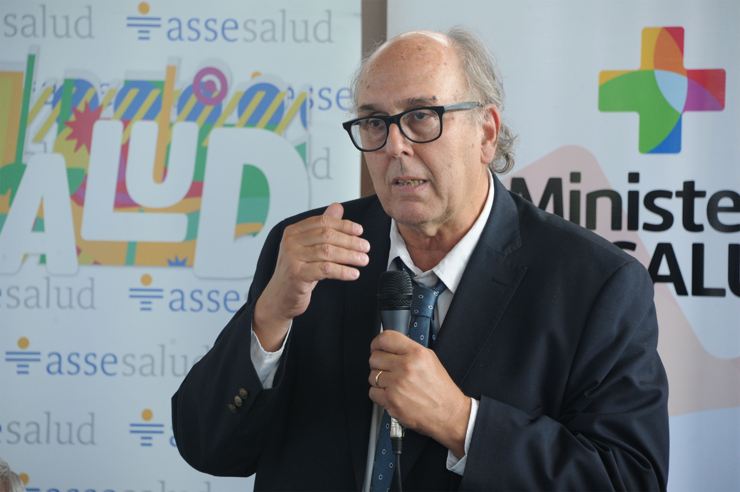 Presidente de ASSE, Marcos Carámbula, haciendo uso de la palabra