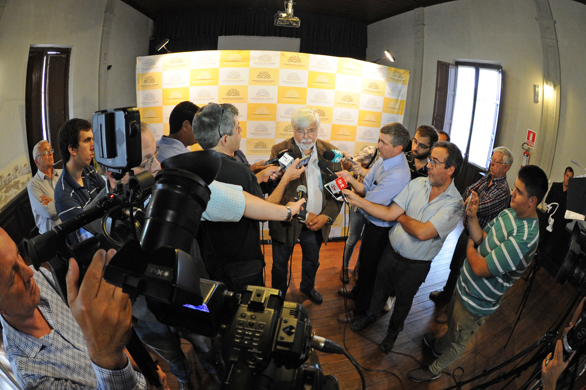 Ministro Eduardo Bonomi en declaraciones a la prensa en San José