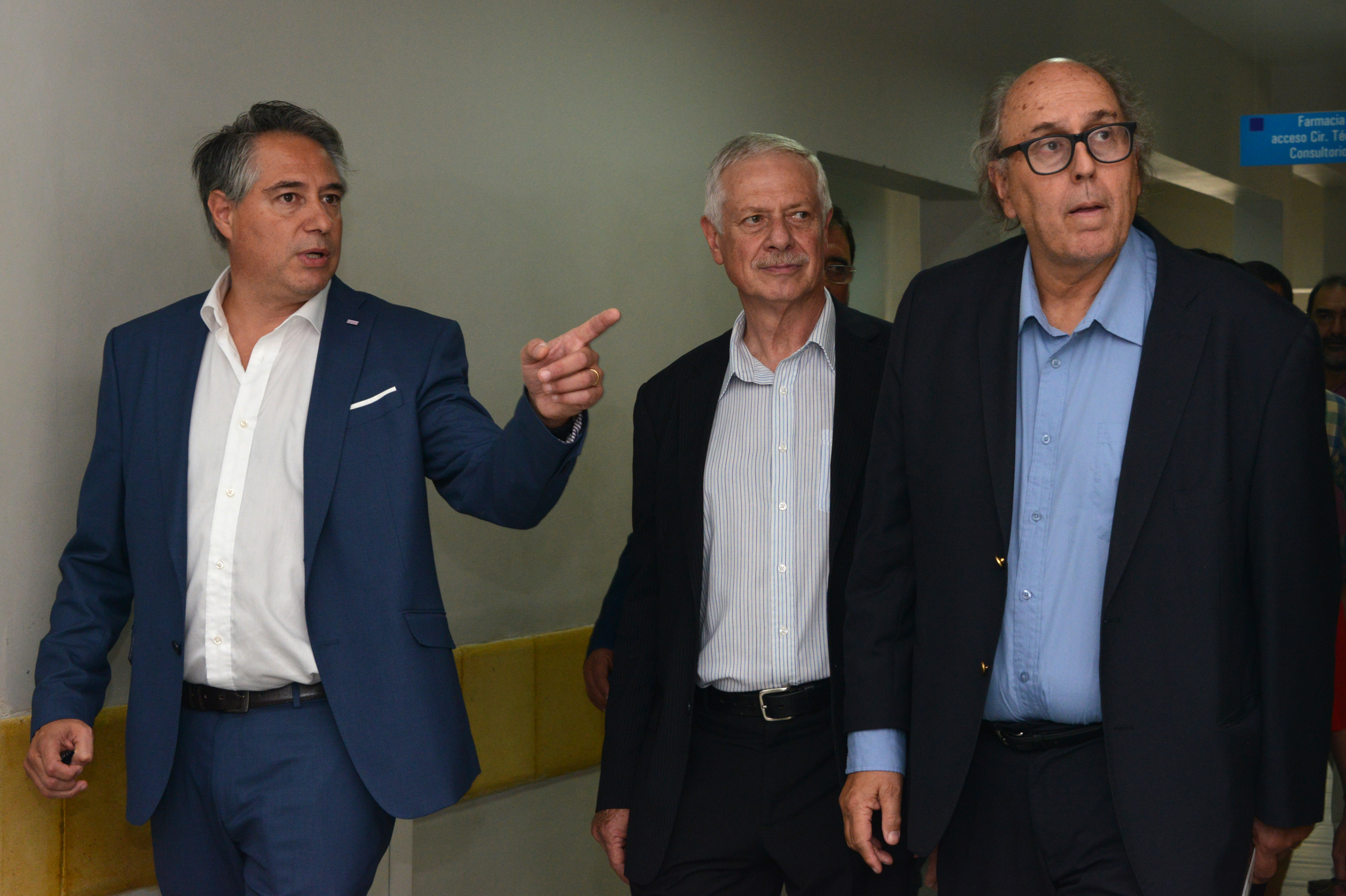 Ministro de Salud Pública, Jorge Basso y Marcos Carámbula, Presidente del Directorio de ASSE, durante la recorrida