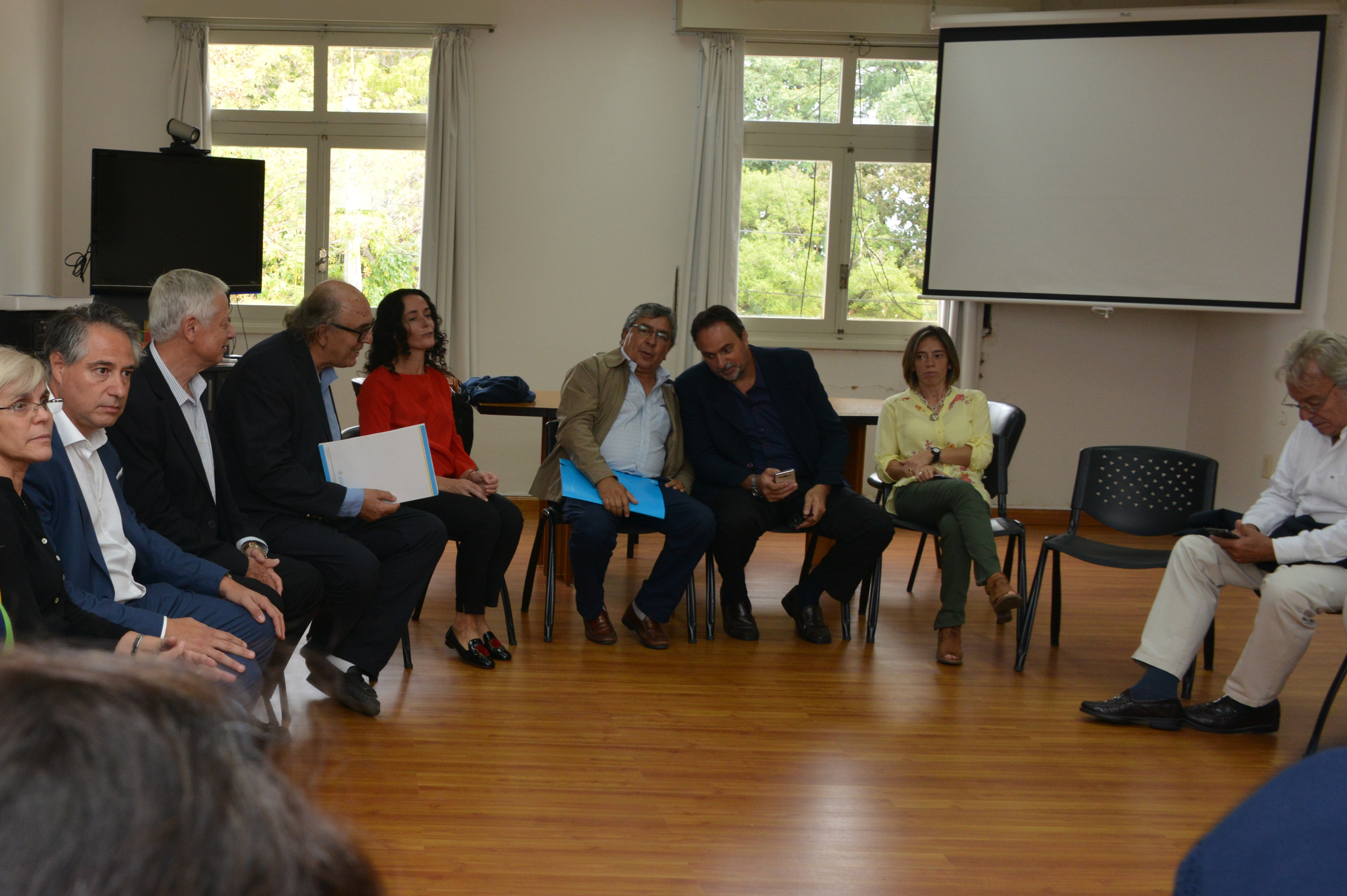 Reunión de autoridades del Ministerio de Salud Pública, reunidos con personal del Hospital de San José