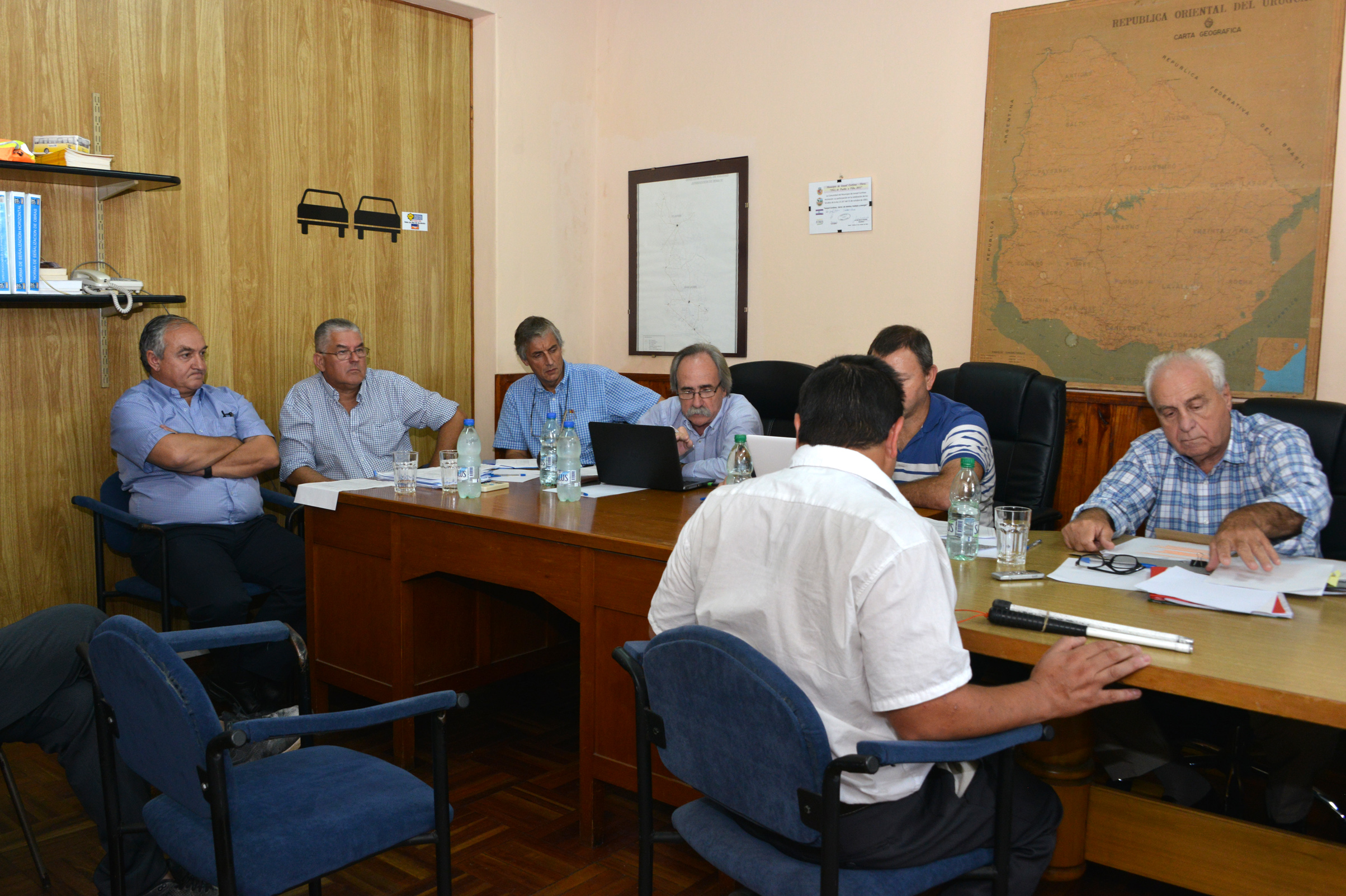 Ministro Víctor Rossi, en reunión con organizaciones sociales de San José