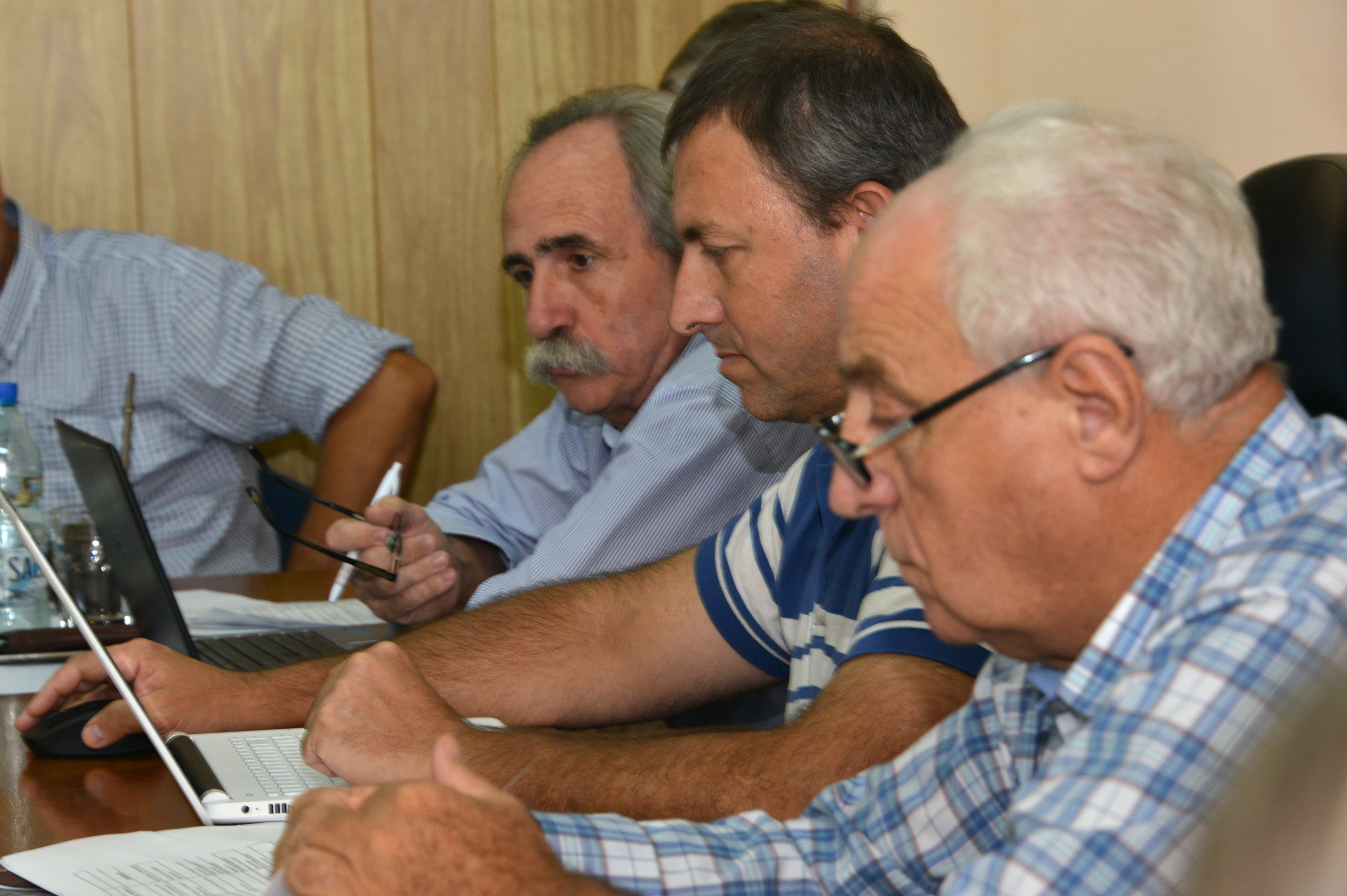 Ministro Víctor Rossi, en reunión con organizaciones sociales de San José