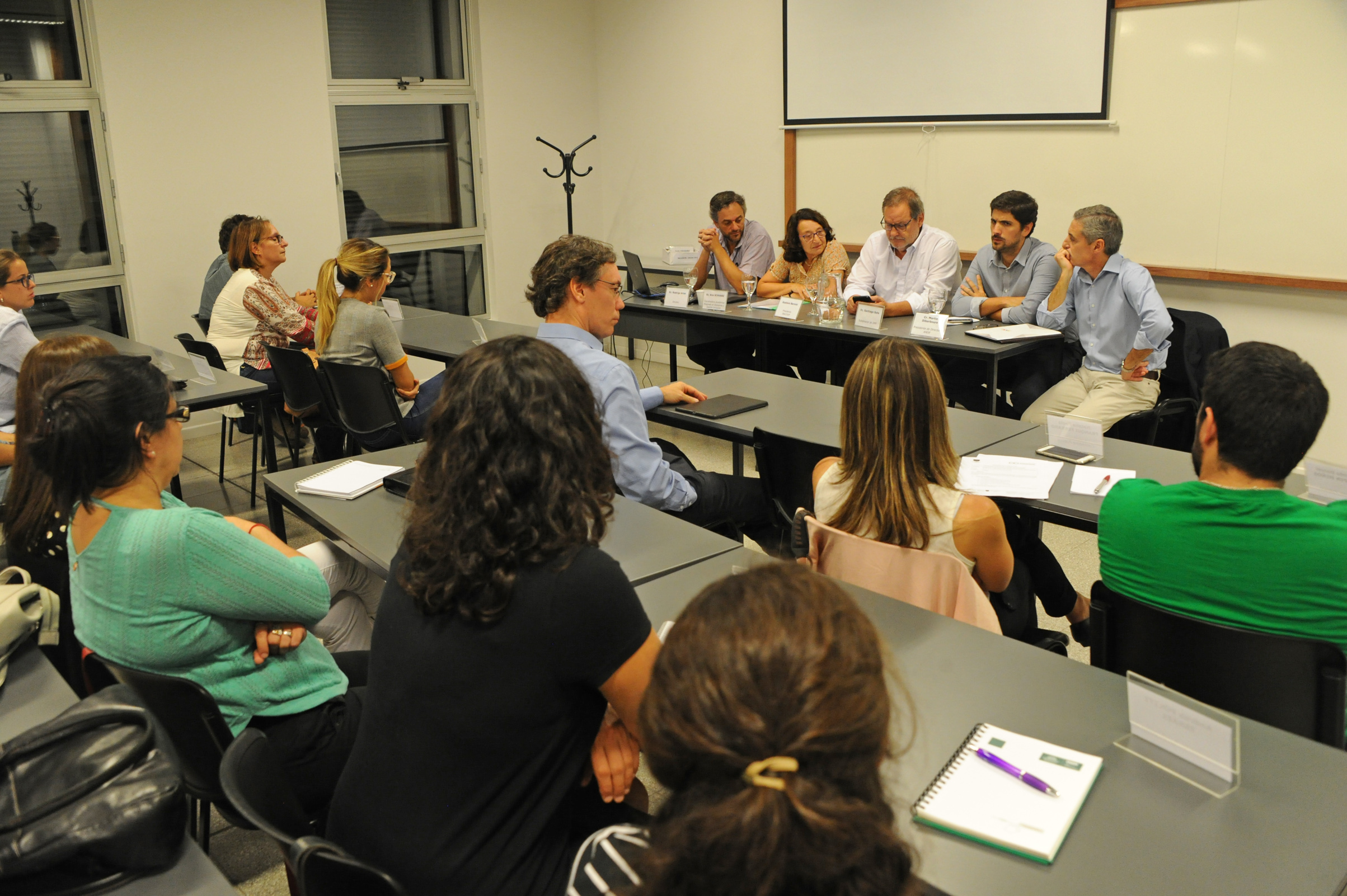 Presidente del Instituto Nacional de Cooperativismo (Inacoop), Gustavo Bernini, dirigiéndose a los presentes