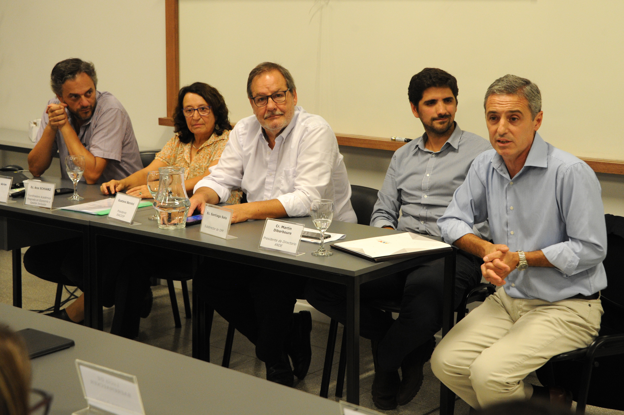 Presidente de la Agencia Nacional de Desarrollo (ANDE), Martín Dibarboure, haciendo uso de la palabra