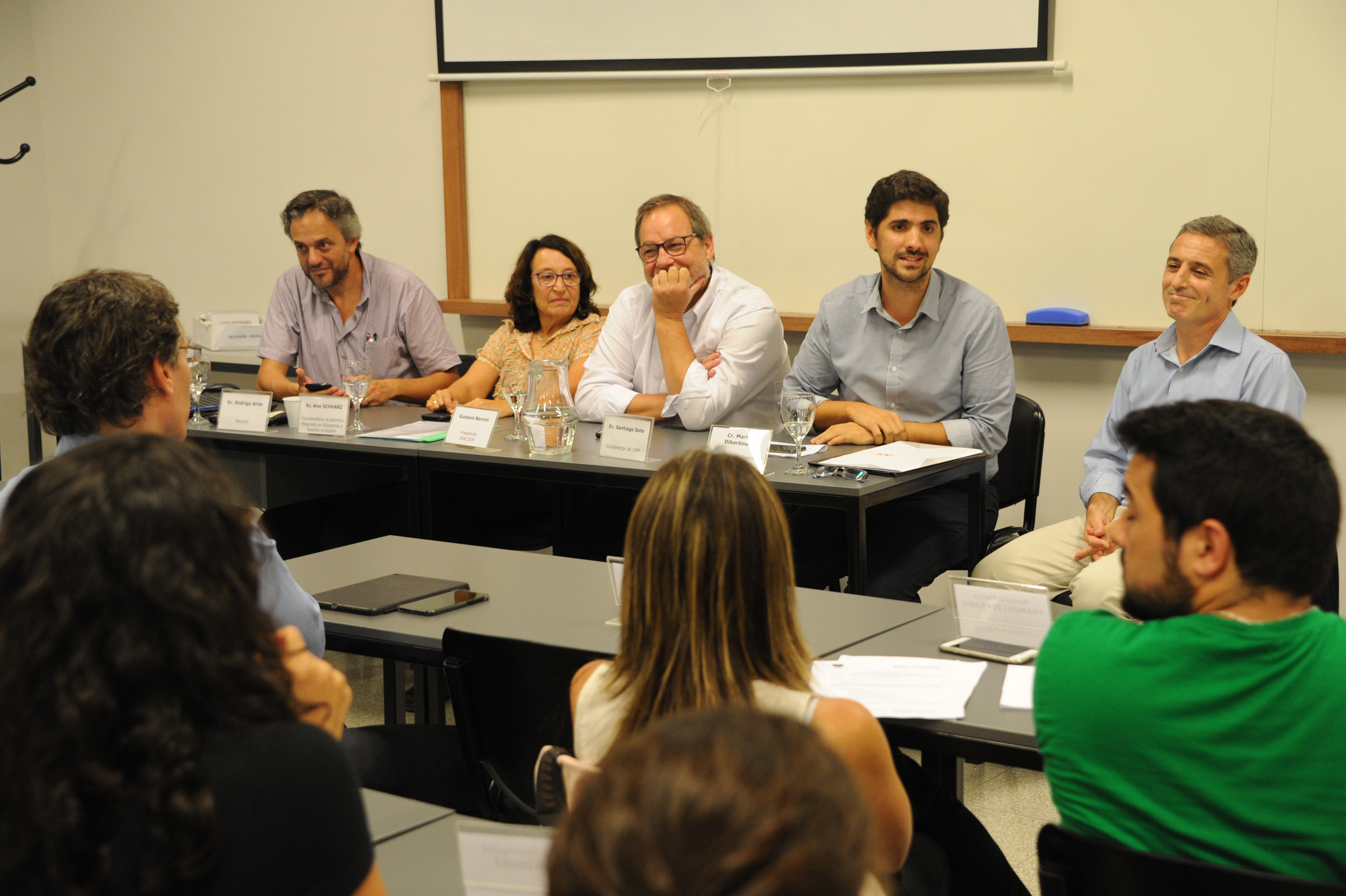 Santiago Soto, subdirector de la Oficina de Planeamiento y Presupuesto (OPP), dirigiéndose a los presentes