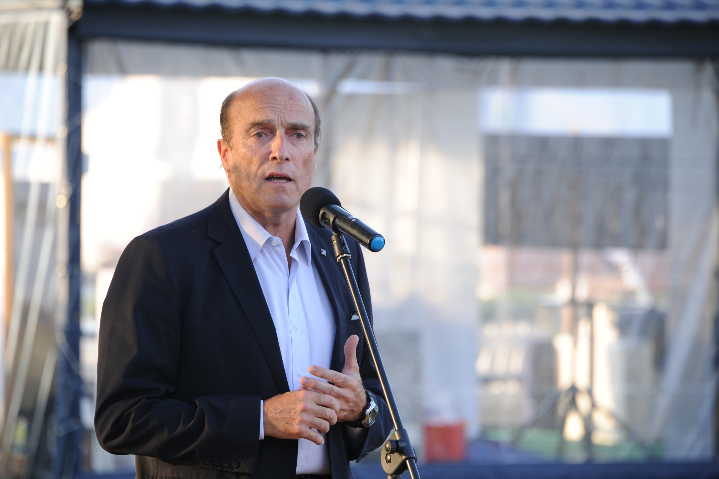 Intendente de Montevideo, Daniel Martínez, dirigiéndose a los presentes