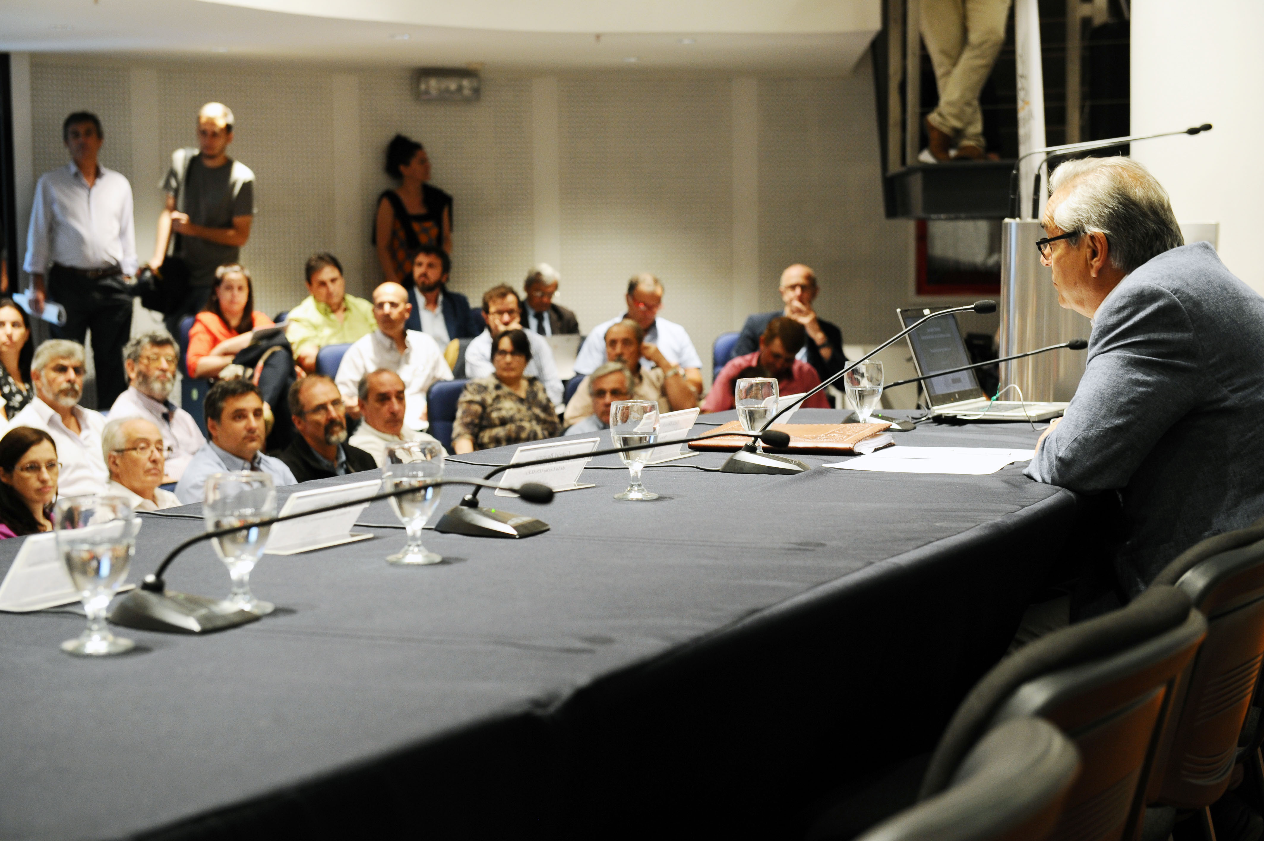 Enzo Benech presidió el acto de apertura de la exposición “Análisis de la competitividad de la cadena láctea”