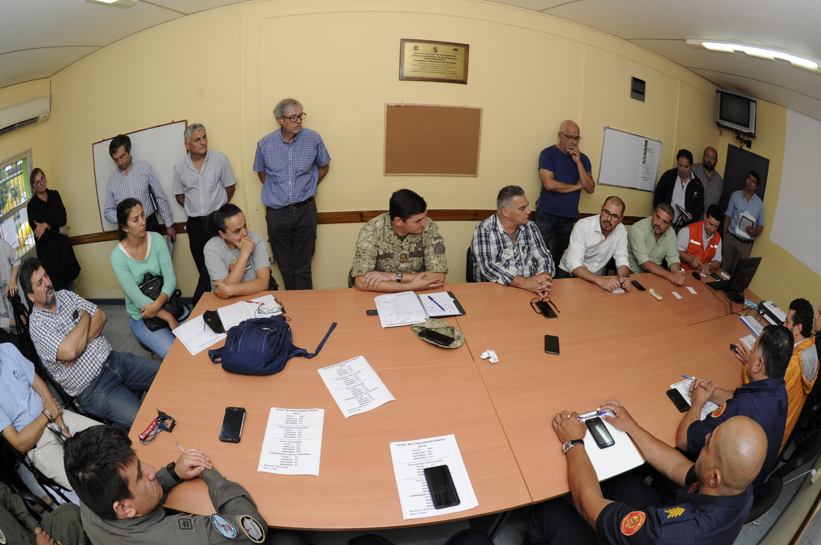 Prosecretario Juan Andrés Roballo reunido con integrantes del Centro Coordinador de Emergencias de Durazno