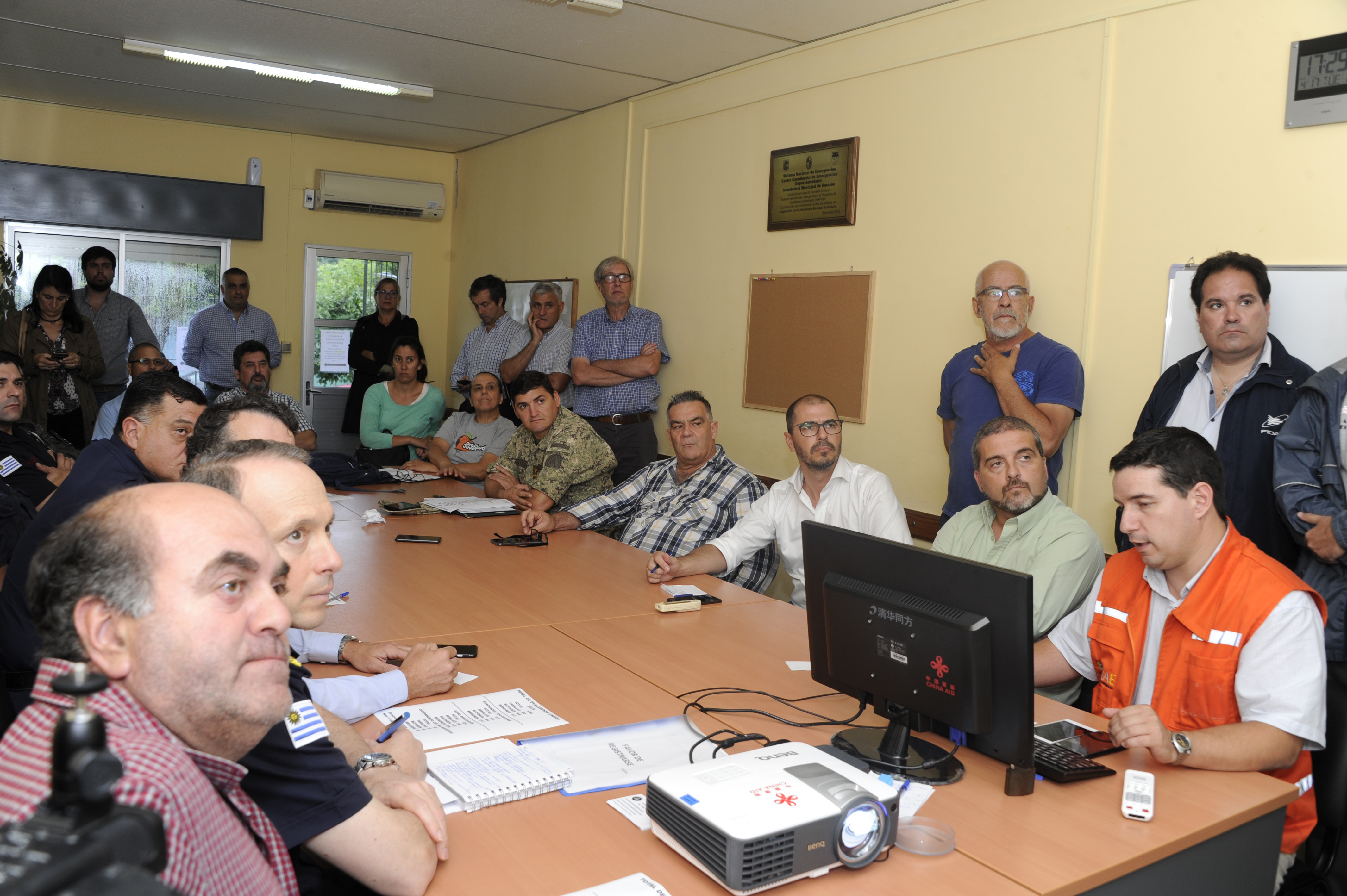 Prosecretario Juan Andrés Roballo reunido con integrantes del Centro Coordinador de Emergencias de Durazno