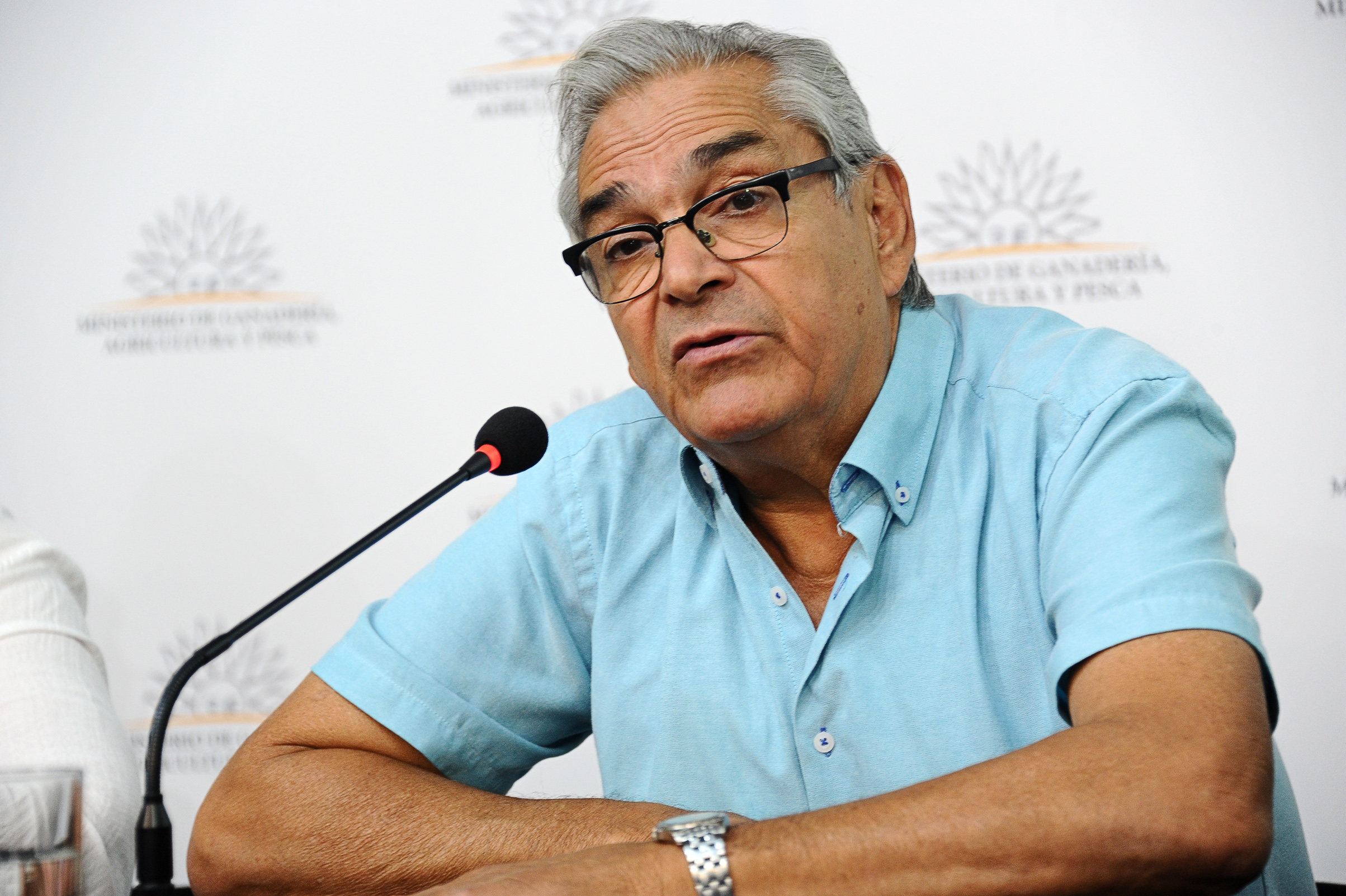 Autoridades en conferencia de prensa