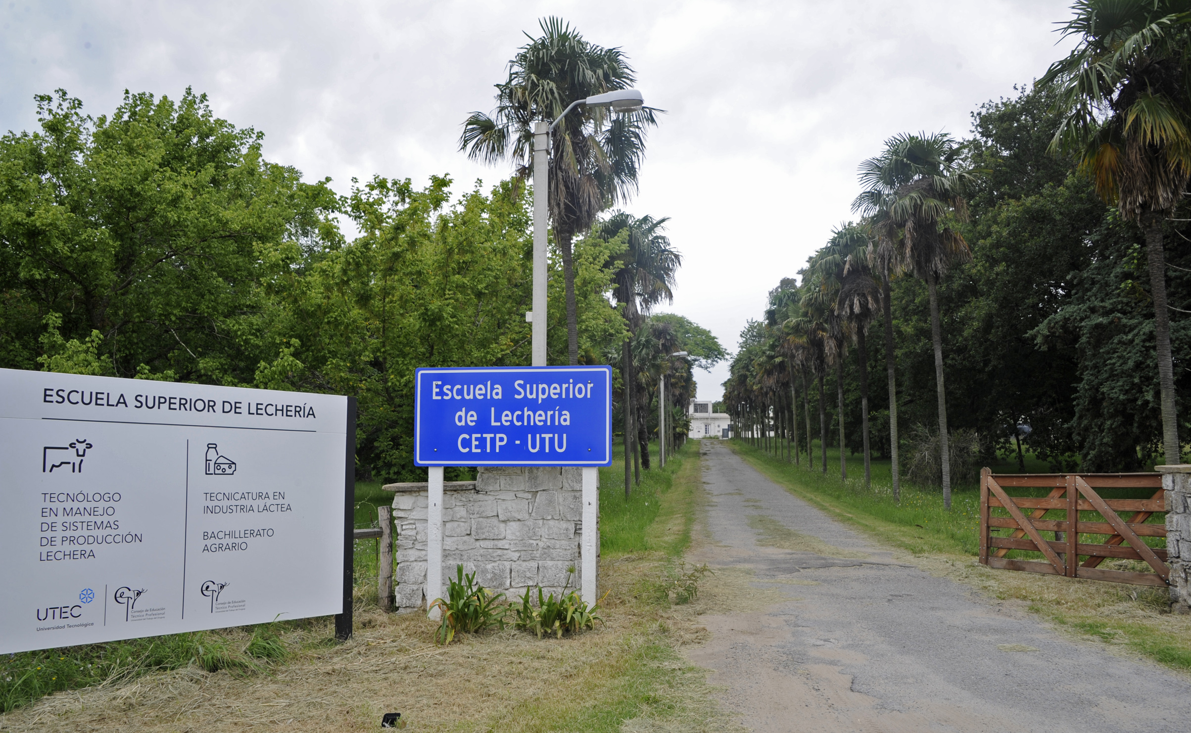 Acceso de la Escuela Superior de Lechería CETP-UTU