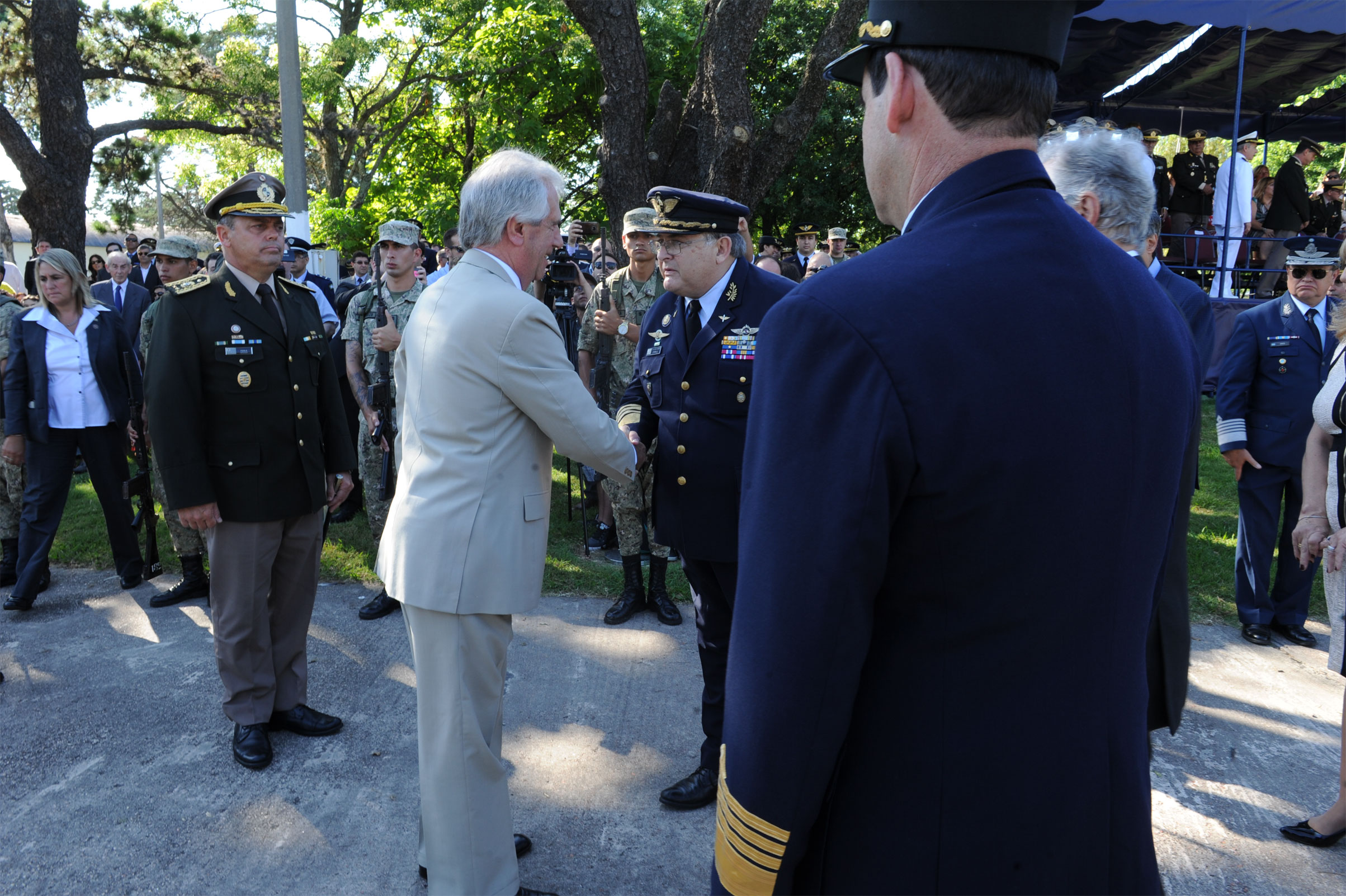 Presidente Tabaré Vázquez encabezó acto de asunción de Hugo Marenco como comandante en jefe de la Fuerza Aérea