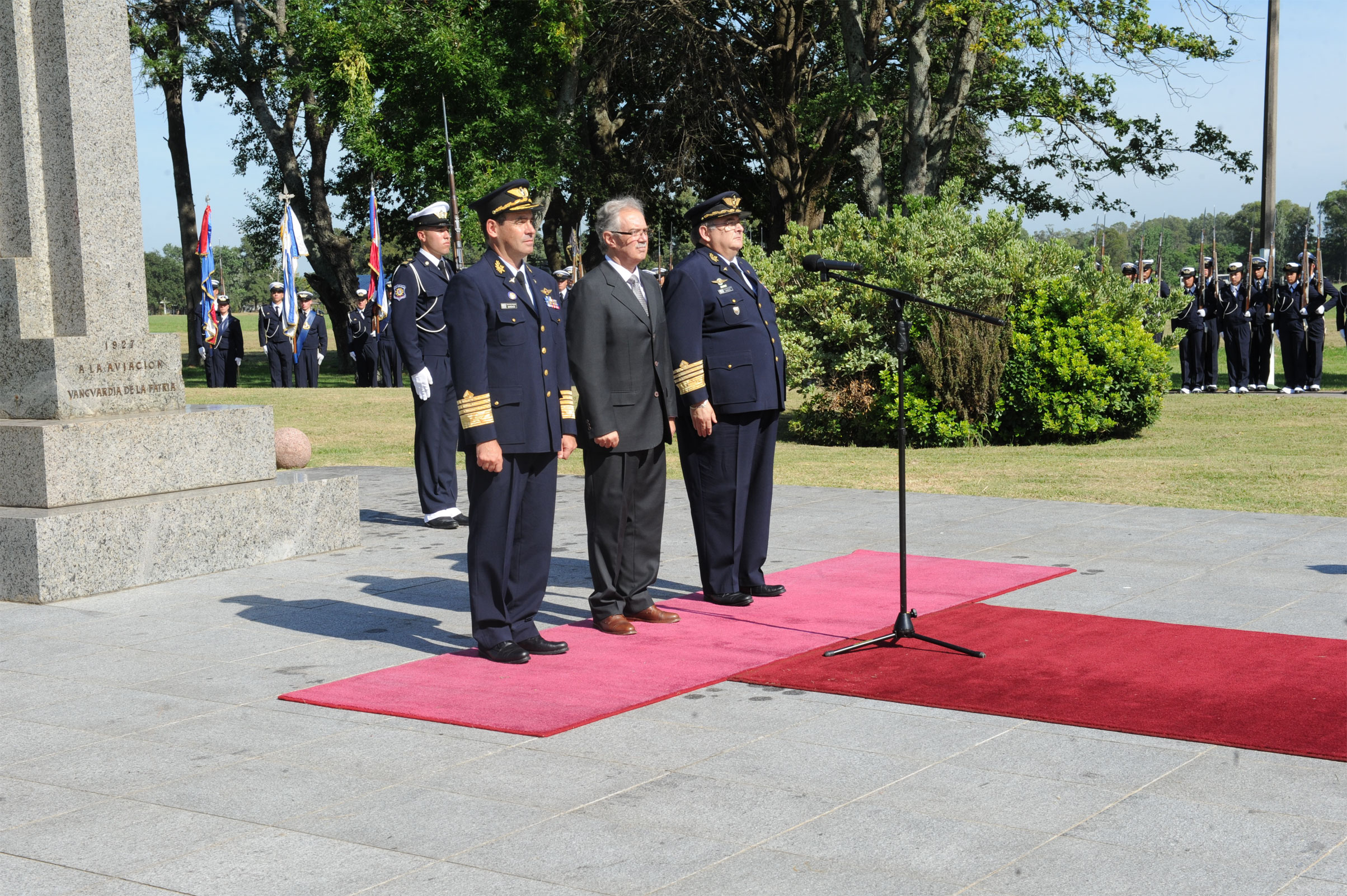Presidente Tabaré Vázquez encabezó acto de asunción de Hugo Marenco como comandante en jefe de la Fuerza Aérea