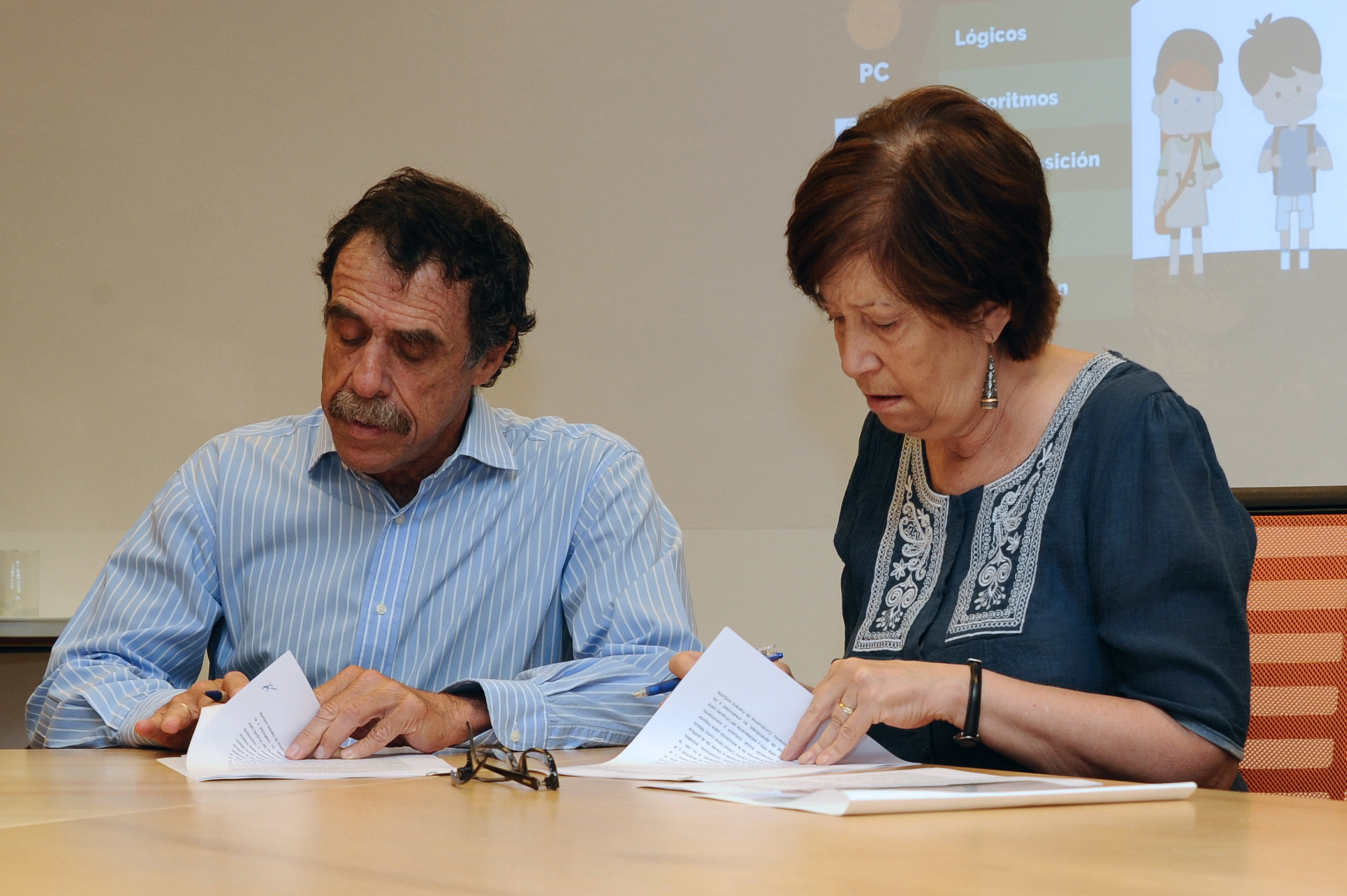 Firma de convenio entre Plan Ceibal e Inmujeres