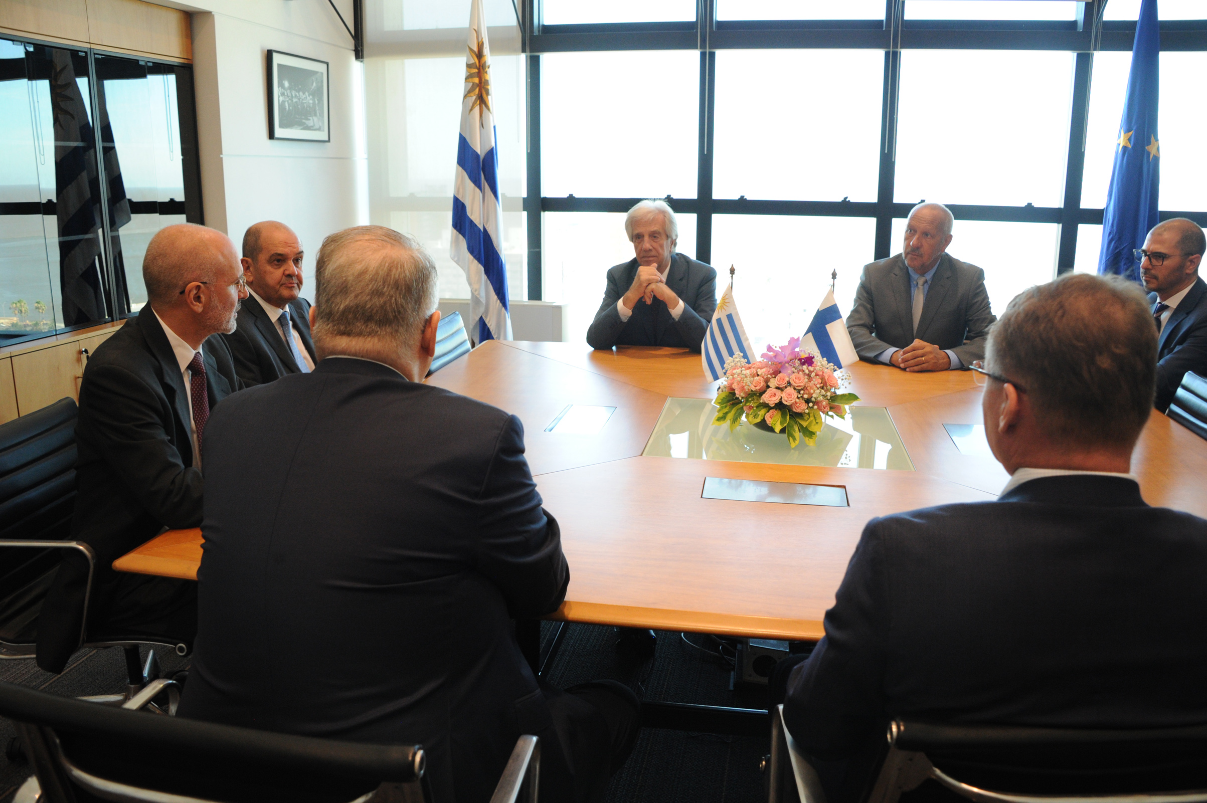 Presidente Vázquez, secretario Toma y prosecretario Roballo con principales jerarcas de UPM
