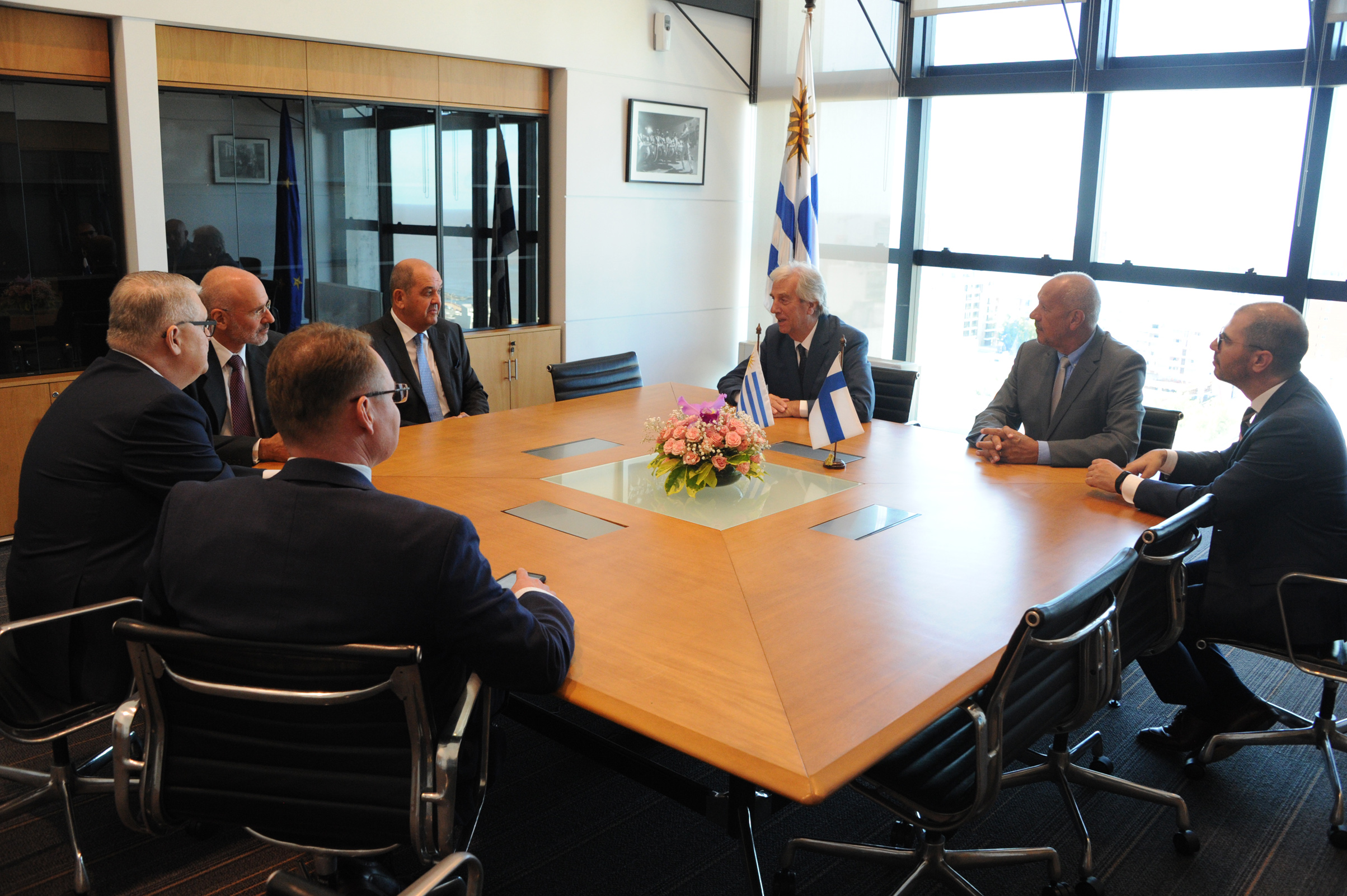 Presidente Vázquez, secretario Toma y prosecretario Roballo con principales jerarcas de UPM