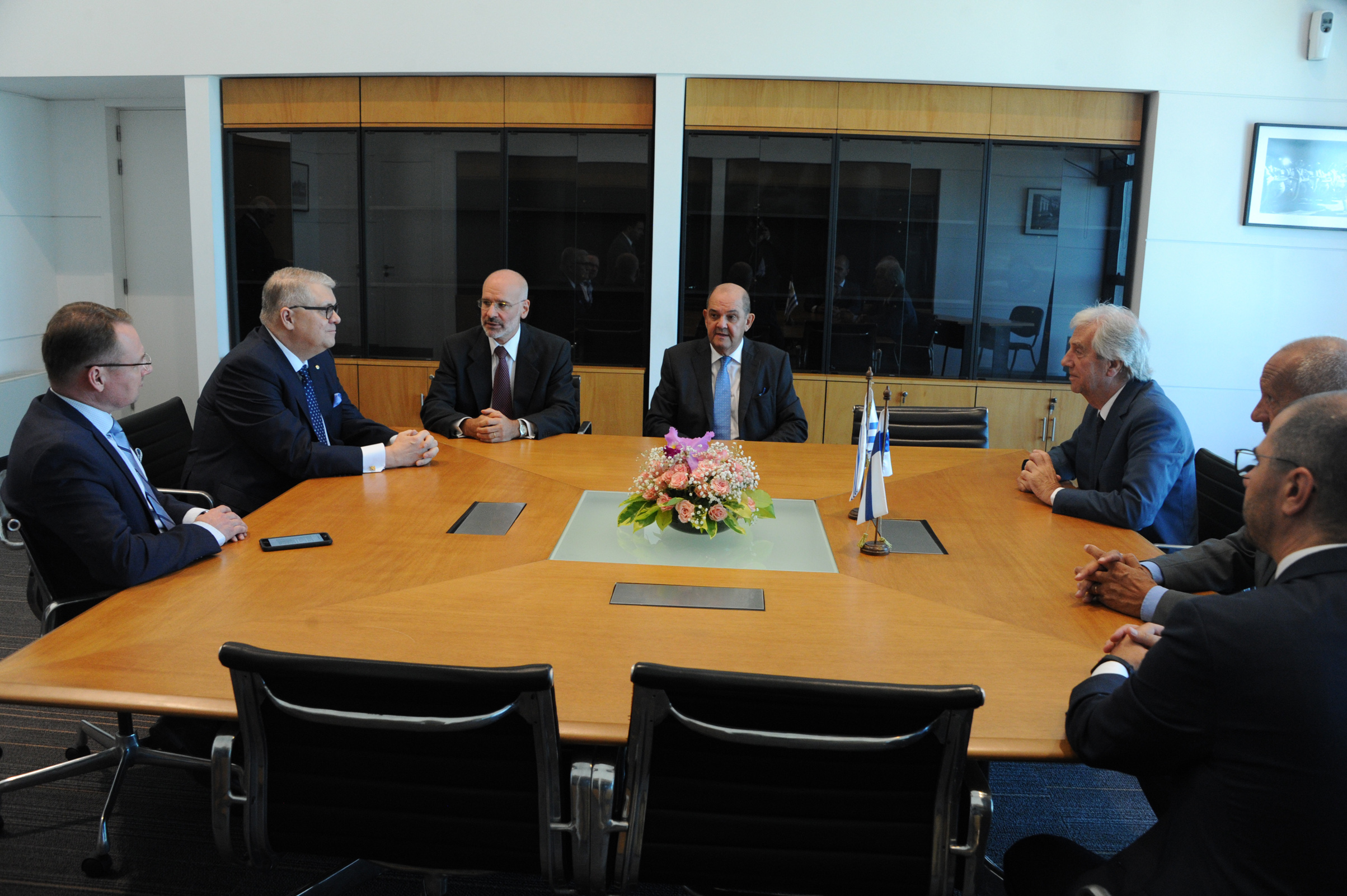 Presidente Vázquez, secretario Toma y prosecretario Roballo con principales jerarcas de UPM