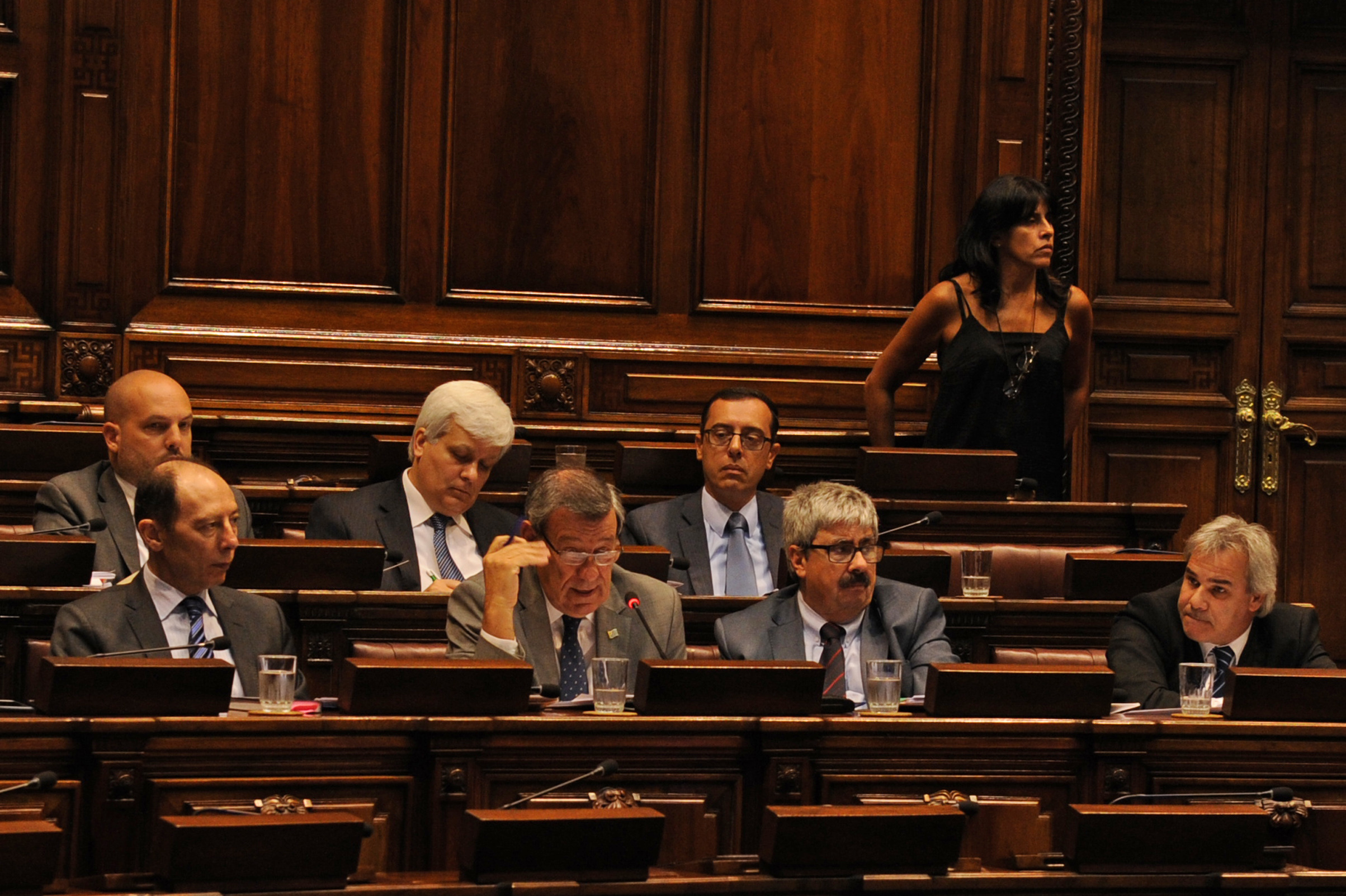 Canciller Rodolfo Nin Novoa y subsecretario Ariel Bergamino durante su presencia en la Comisión Permanente del Parlamento