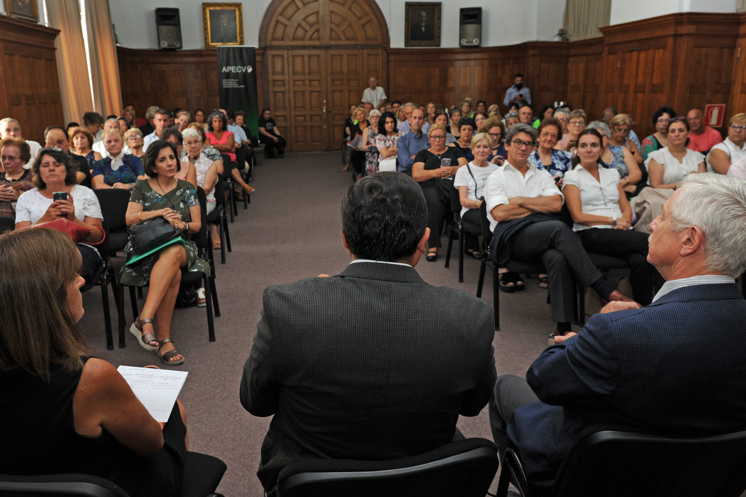 Ministro de Salud Pública y usuarios evalúan prestaciones para incorporación al Fondo Nacional de Recursos