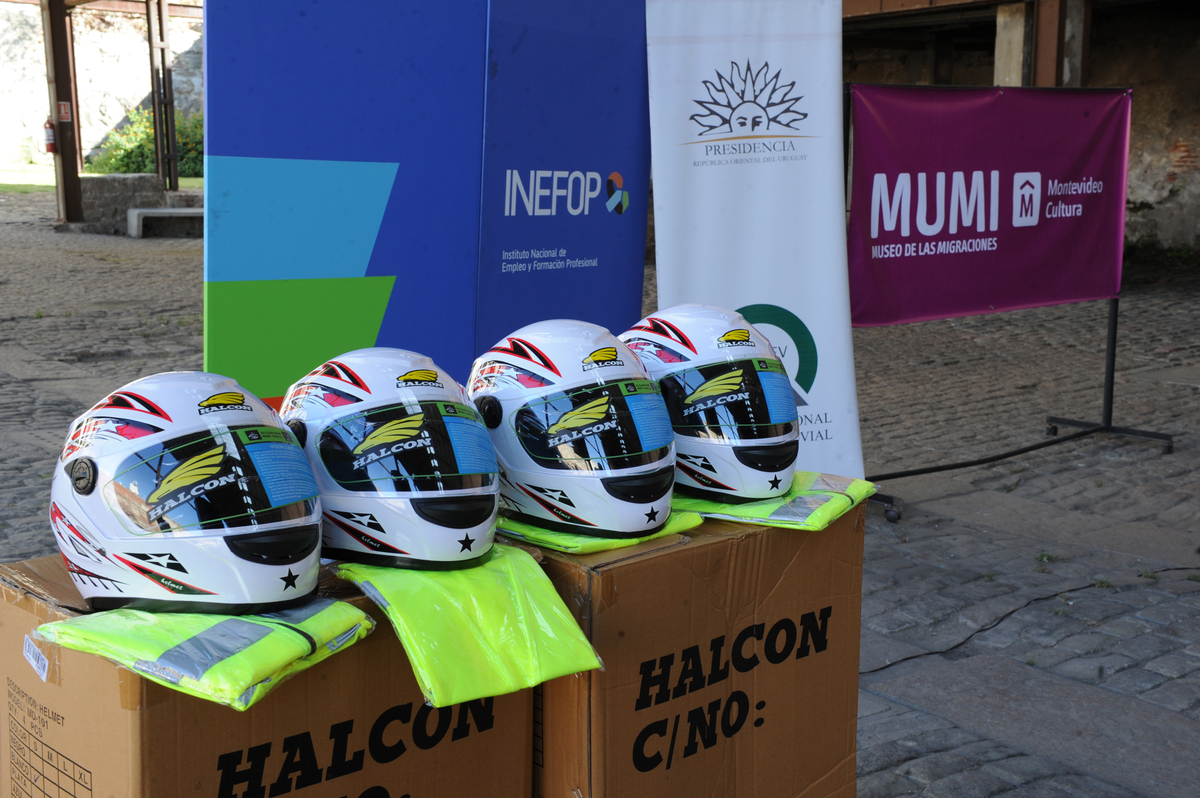 Acto de entrega de certificados de habilitación a 120 de los 600 repartidores en motocicletas