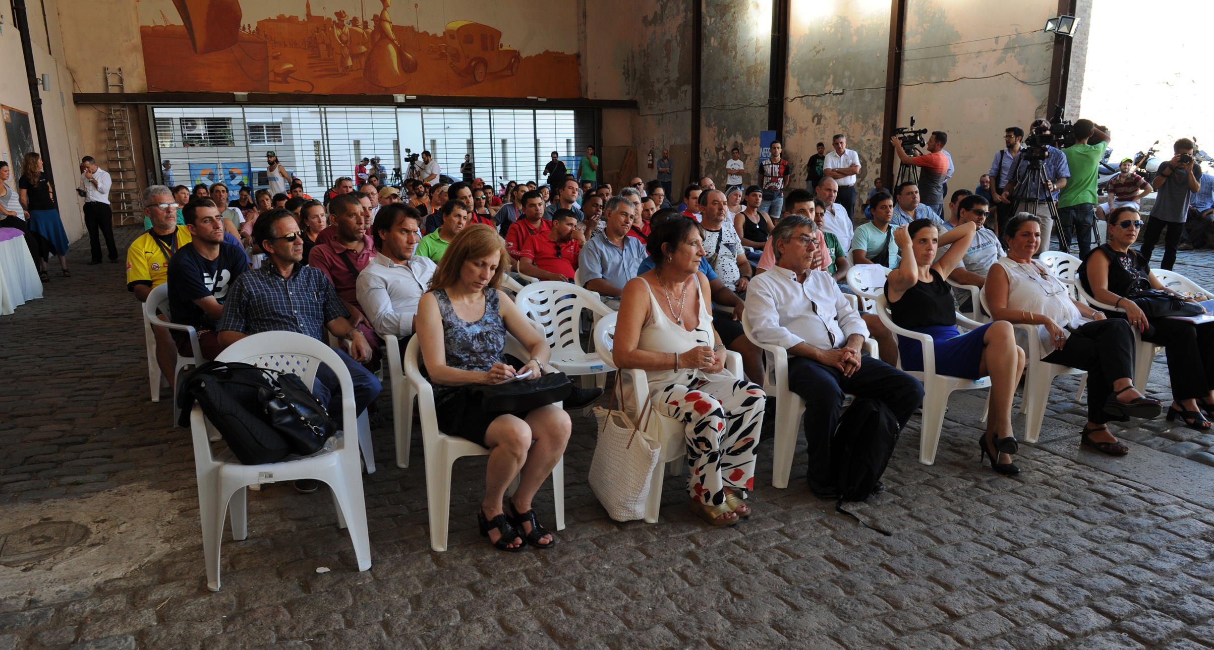 Acto de entrega de certificados de habilitación a 120 de los 600 repartidores en motocicletas