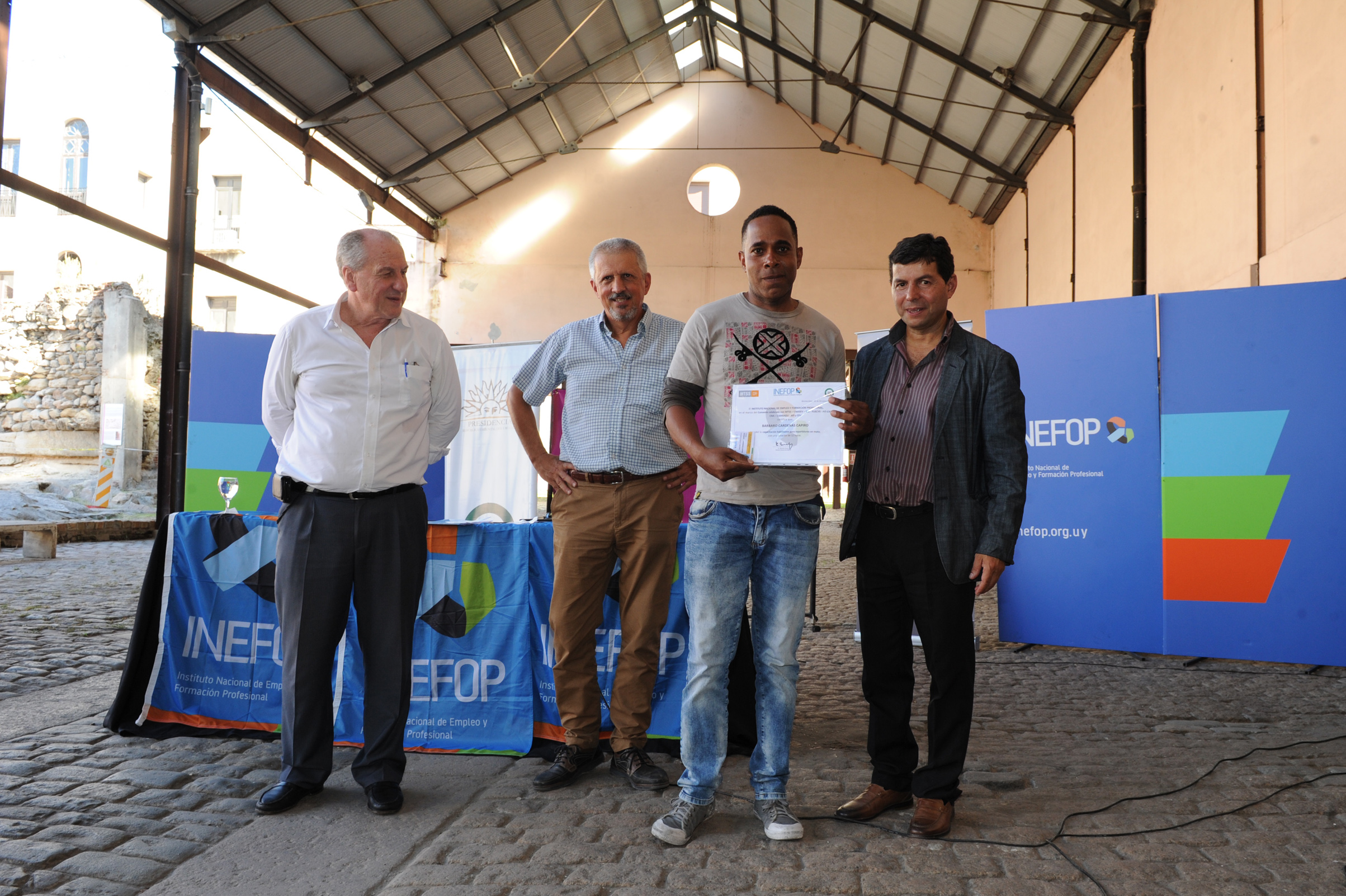 Acto de entrega de certificados de habilitación a 120 de los 600 repartidores en motocicletas