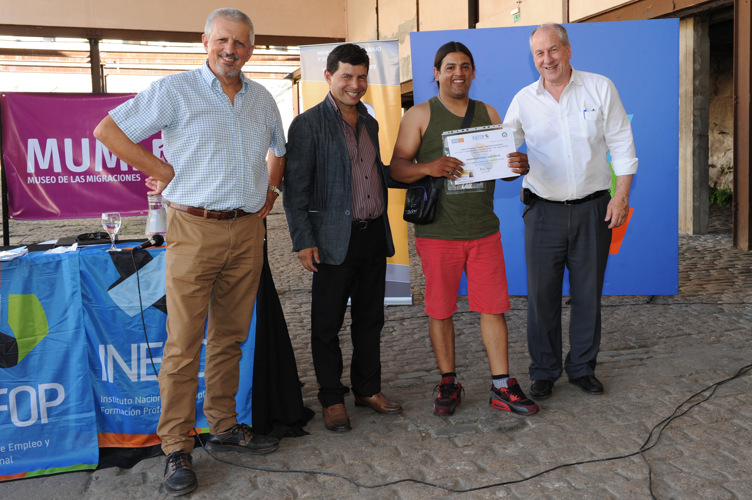 Acto de entrega de certificados de habilitación a 120 de los 600 repartidores en motocicletas