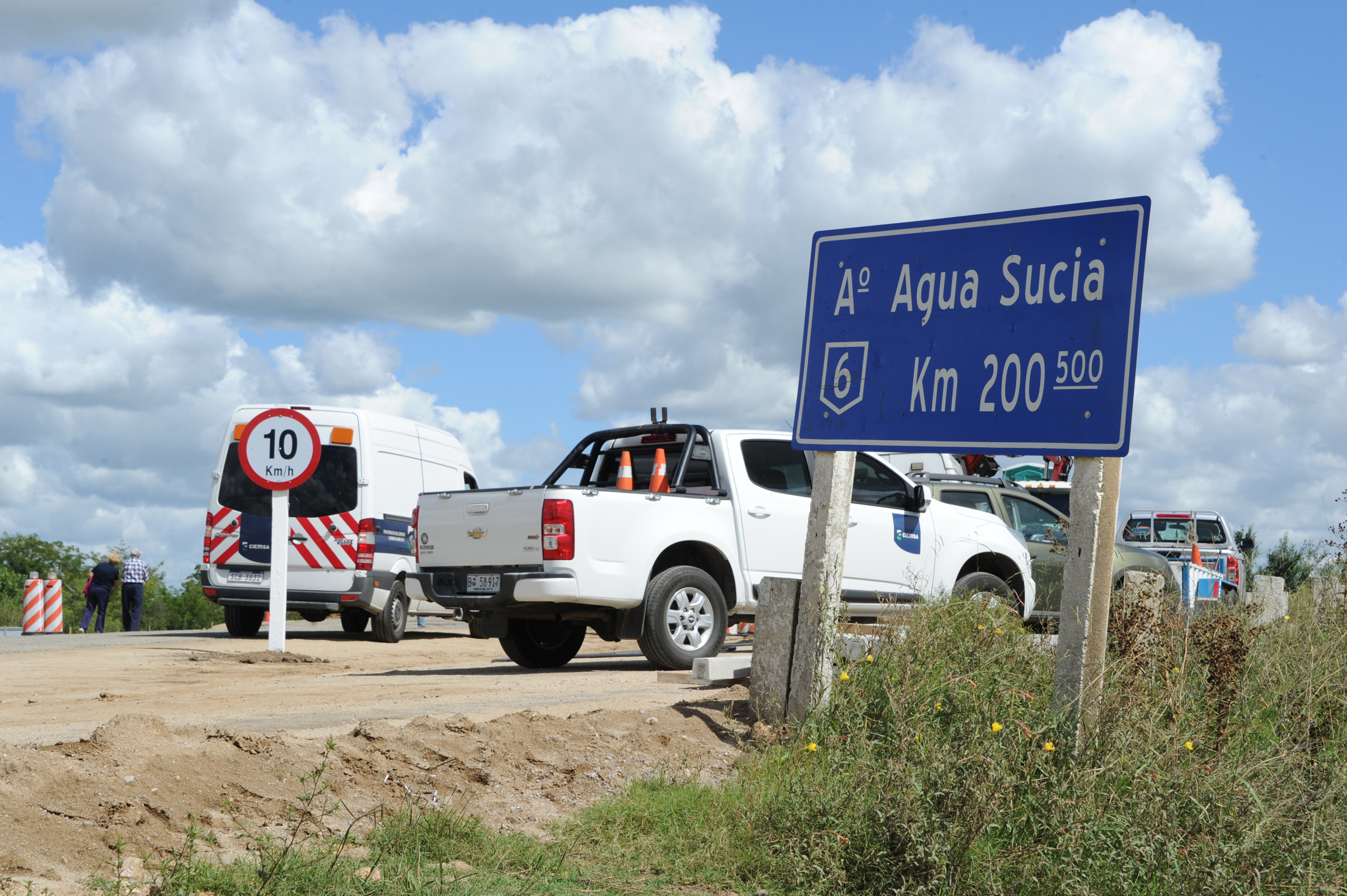 Inauguración de un puente de emergencia en el arroyo Agua Sucia, en Sarandí del Yí