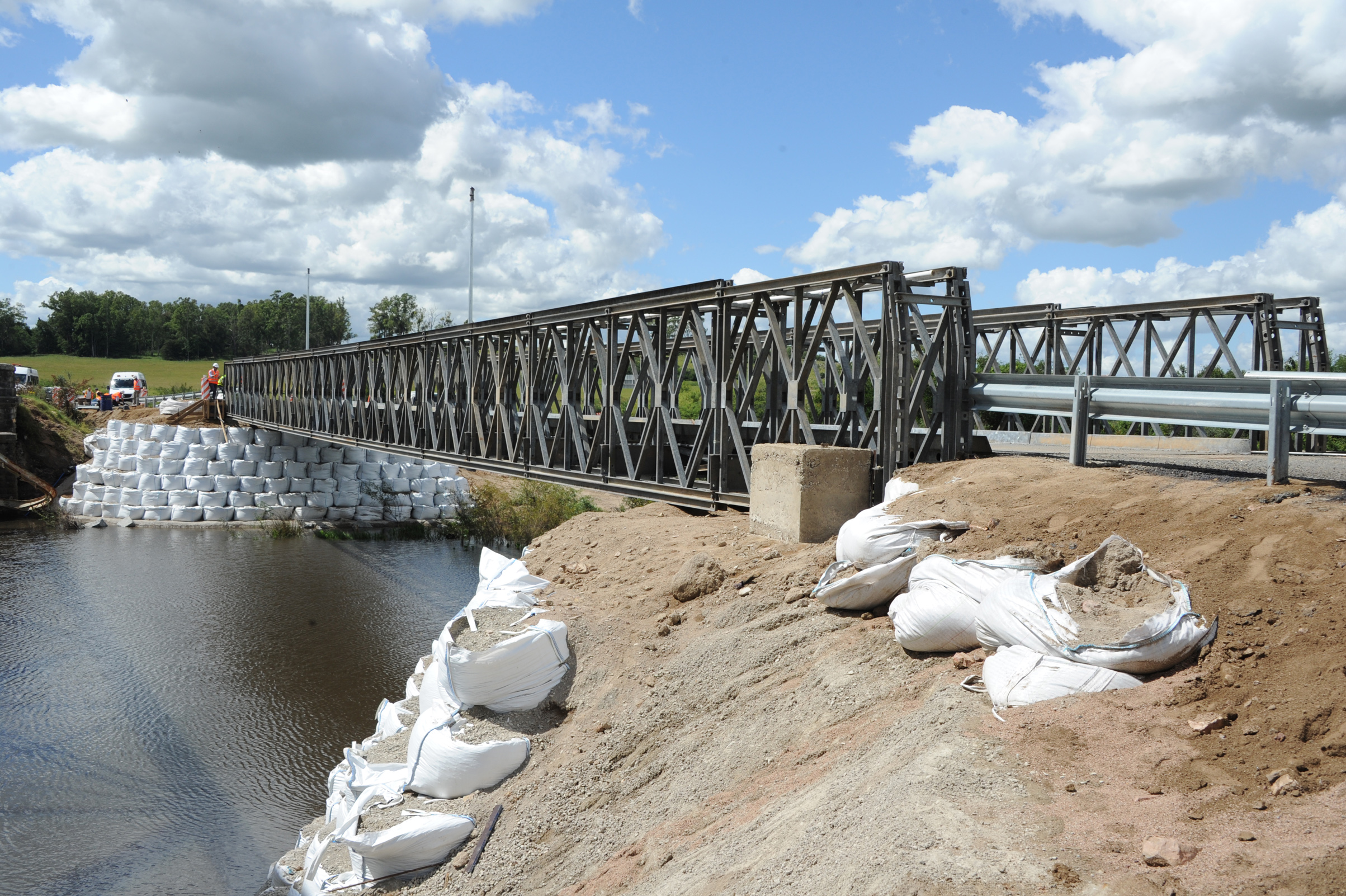 Inauguración de un puente de emergencia en el arroyo Agua Sucia, en Sarandí del Yí