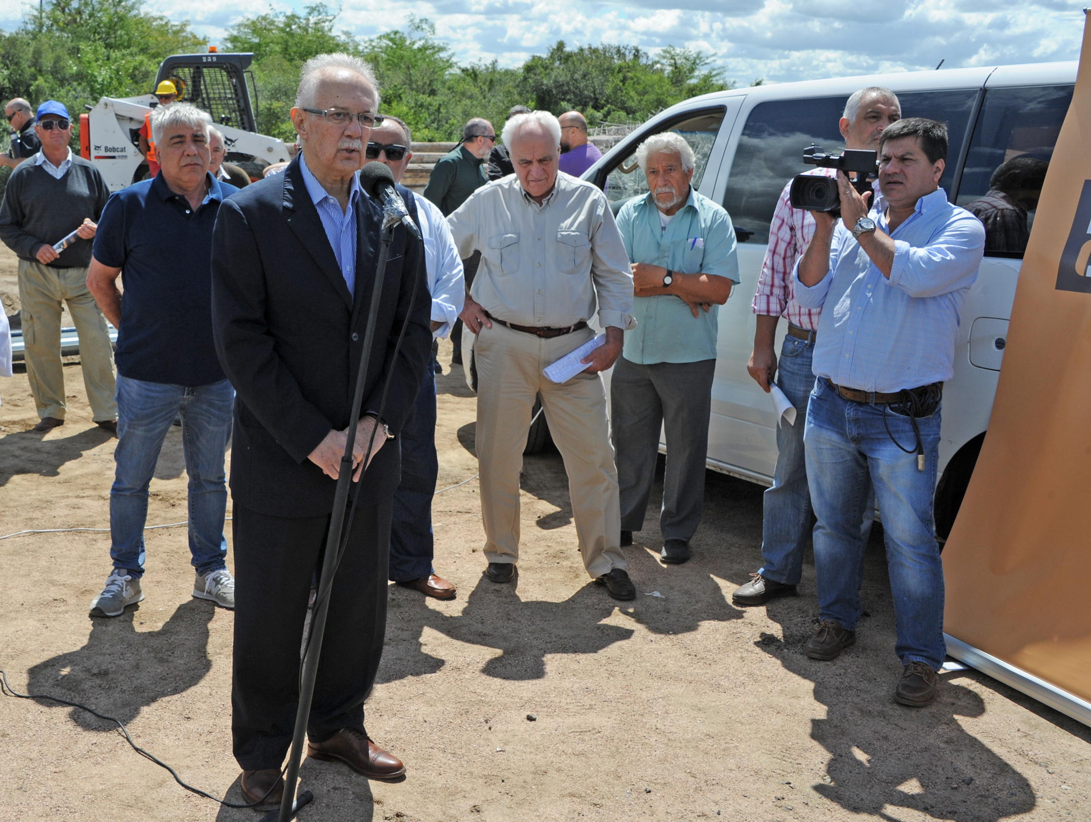 Inauguración de un puente de emergencia en el arroyo Agua Sucia, en Sarandí del Yí