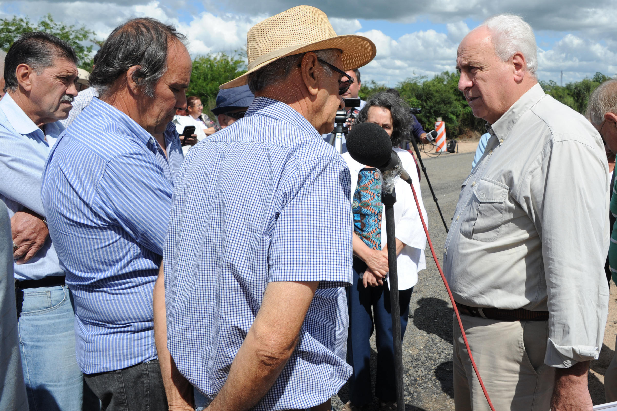 Inauguración de un puente de emergencia en el arroyo Agua Sucia, en Sarandí del Yí